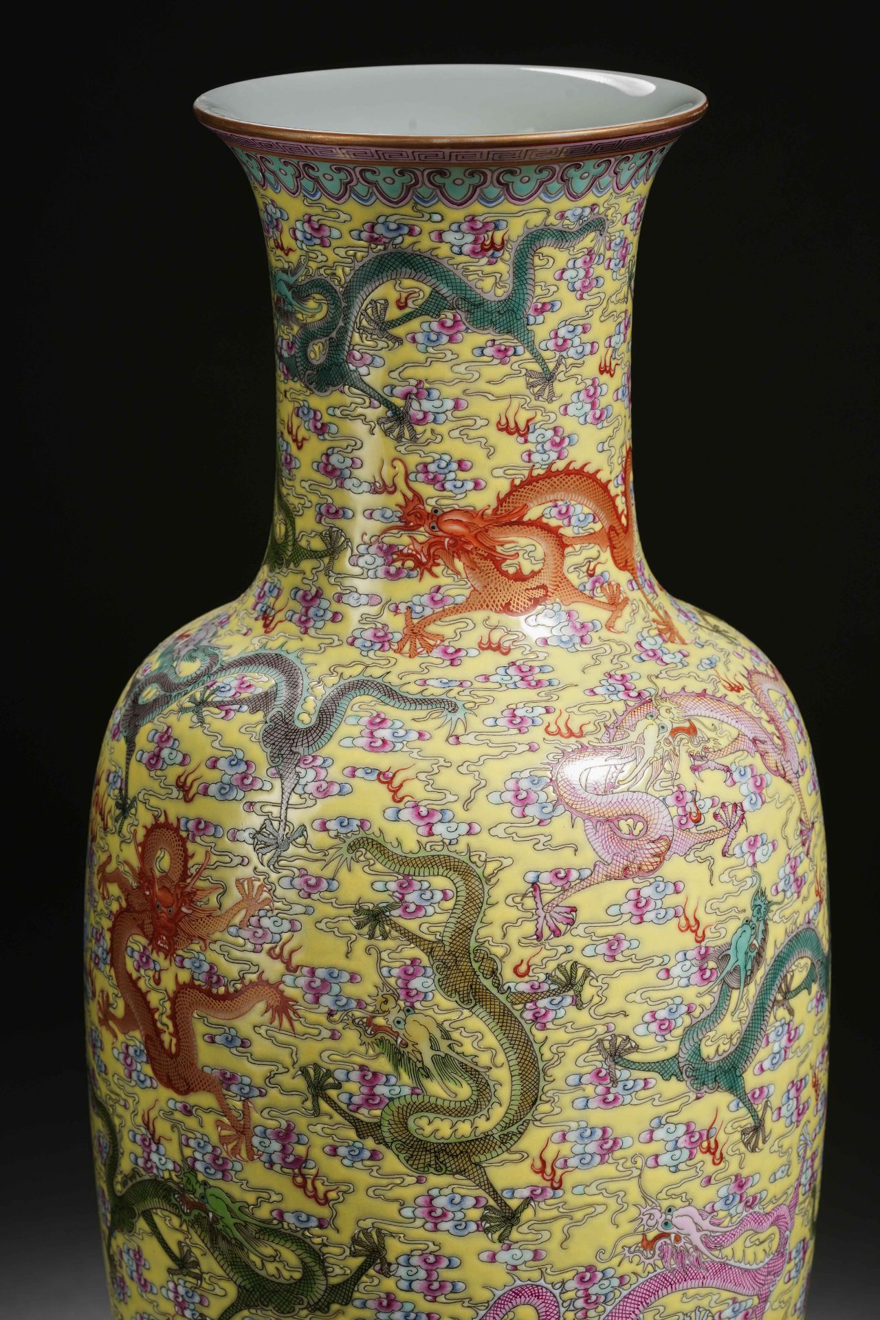 A Chinese Yellow Ground and Famille Rose Dragon Vase - Bild 7 aus 16