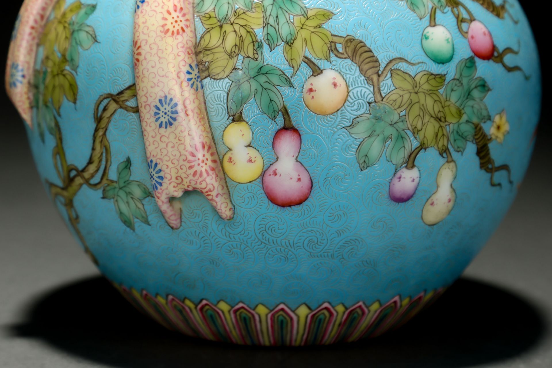 A Chinese Falangcai Double Gourds Vase - Bild 6 aus 9