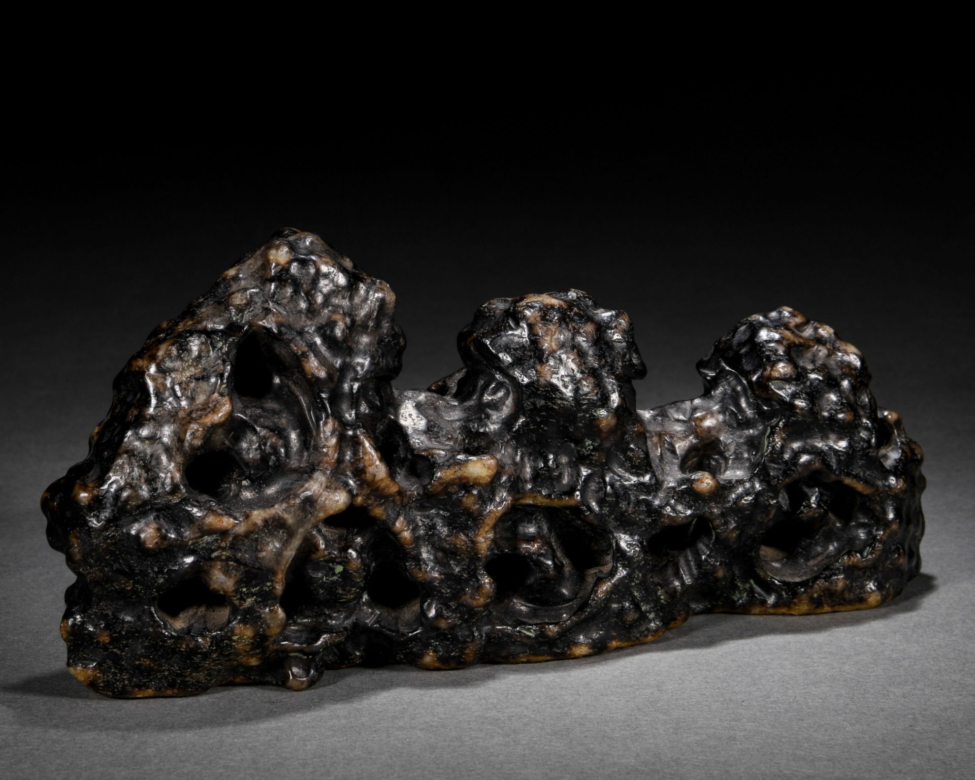 A Chinese Carved Jade Brush-rest - Image 5 of 8