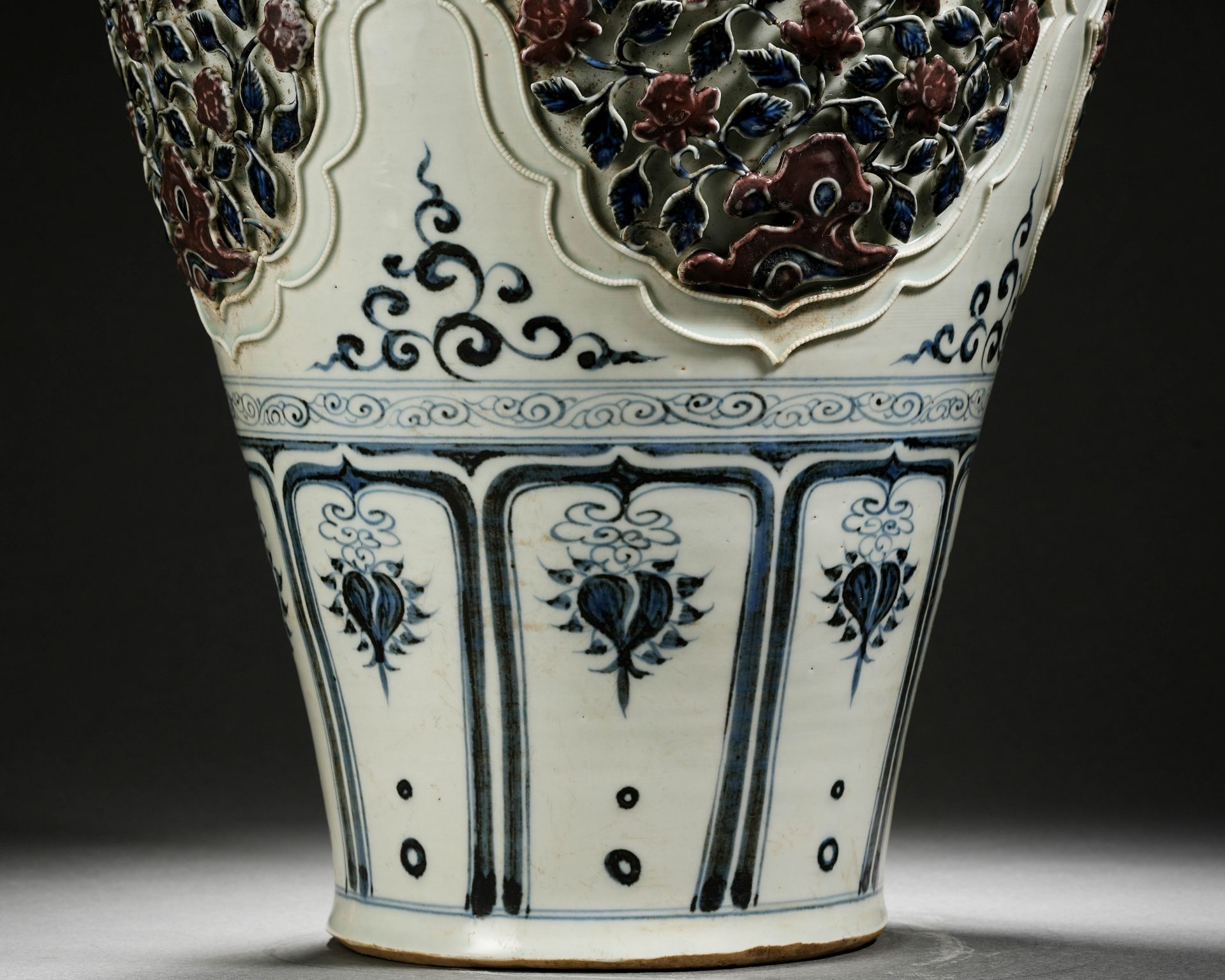 A Chinese Underglaze Blue and Copper Red Vase Meiping - Image 10 of 16
