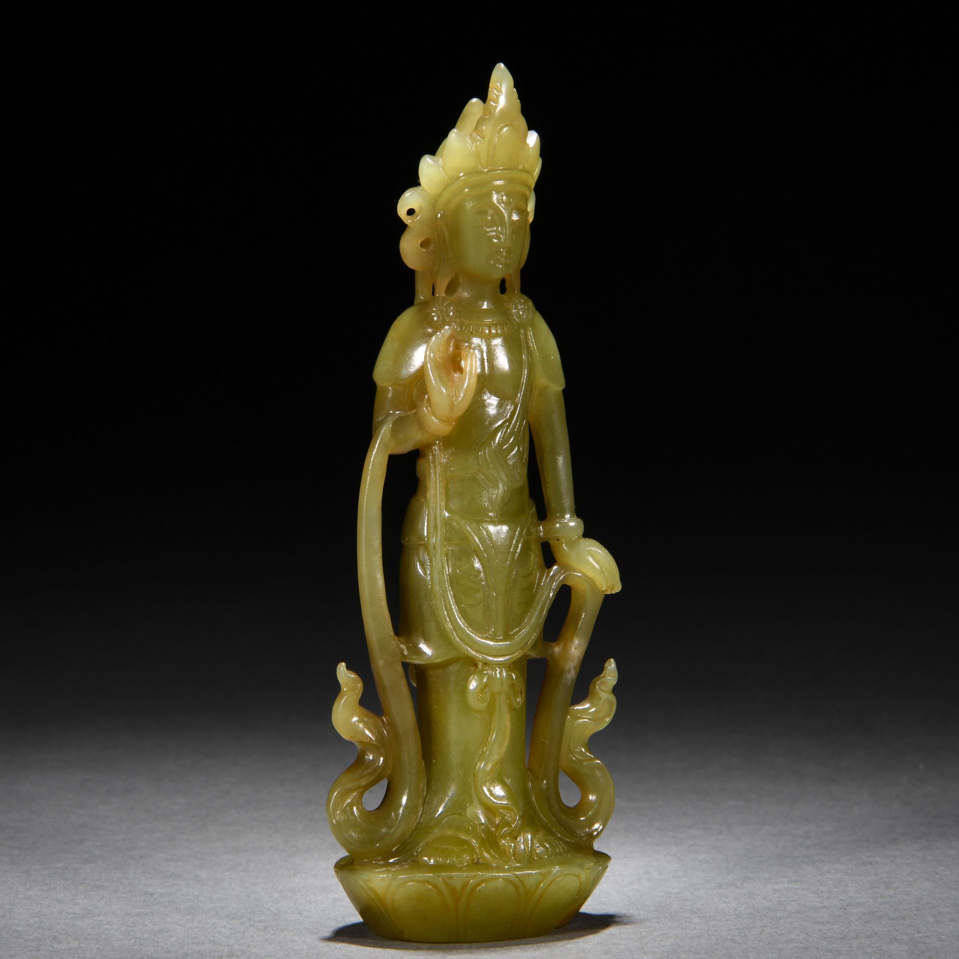 A Chinese Carved Jade Standing Guanyin - Image 4 of 7