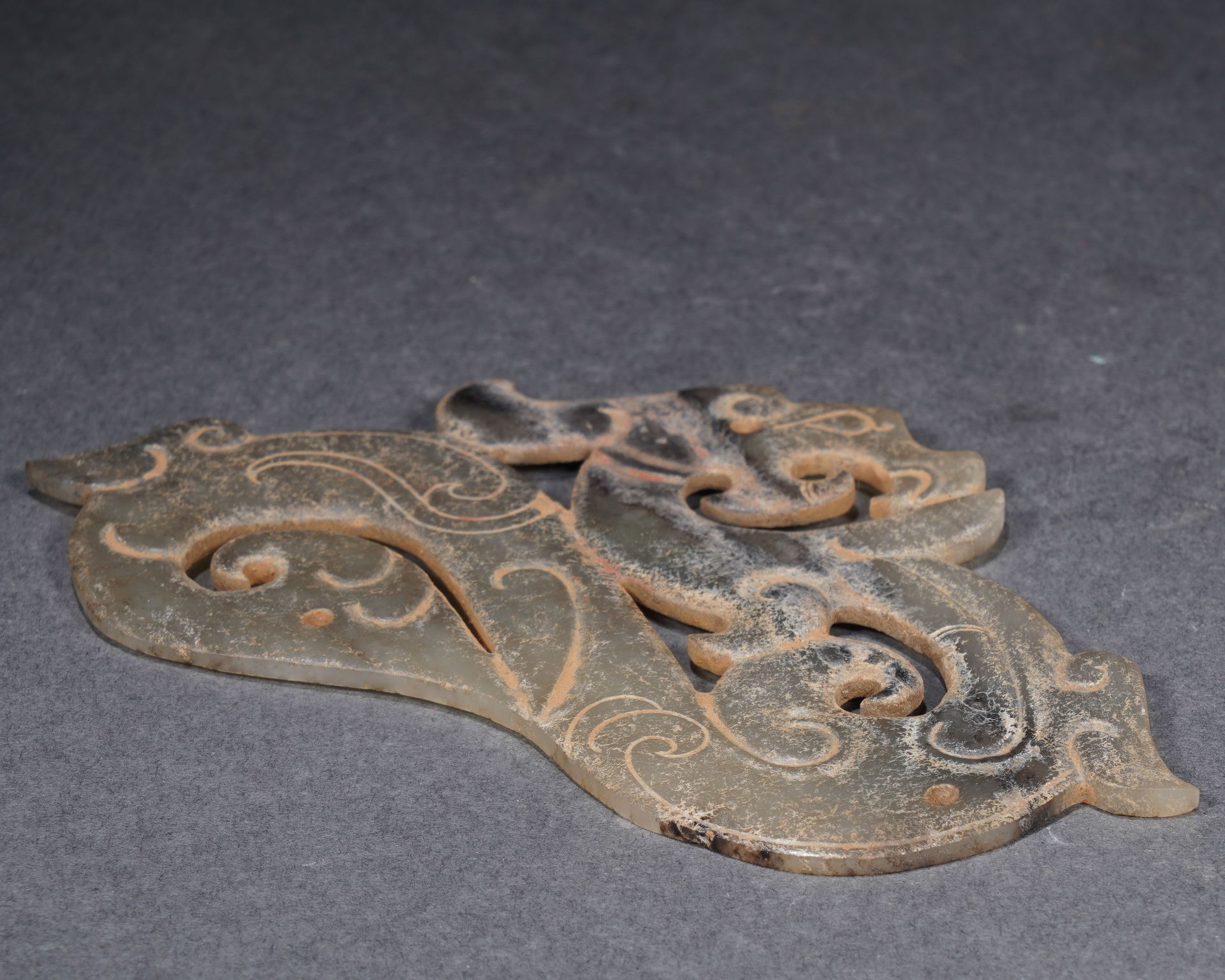 A Chinese Jade Dragon-Form Pendant - Image 9 of 10