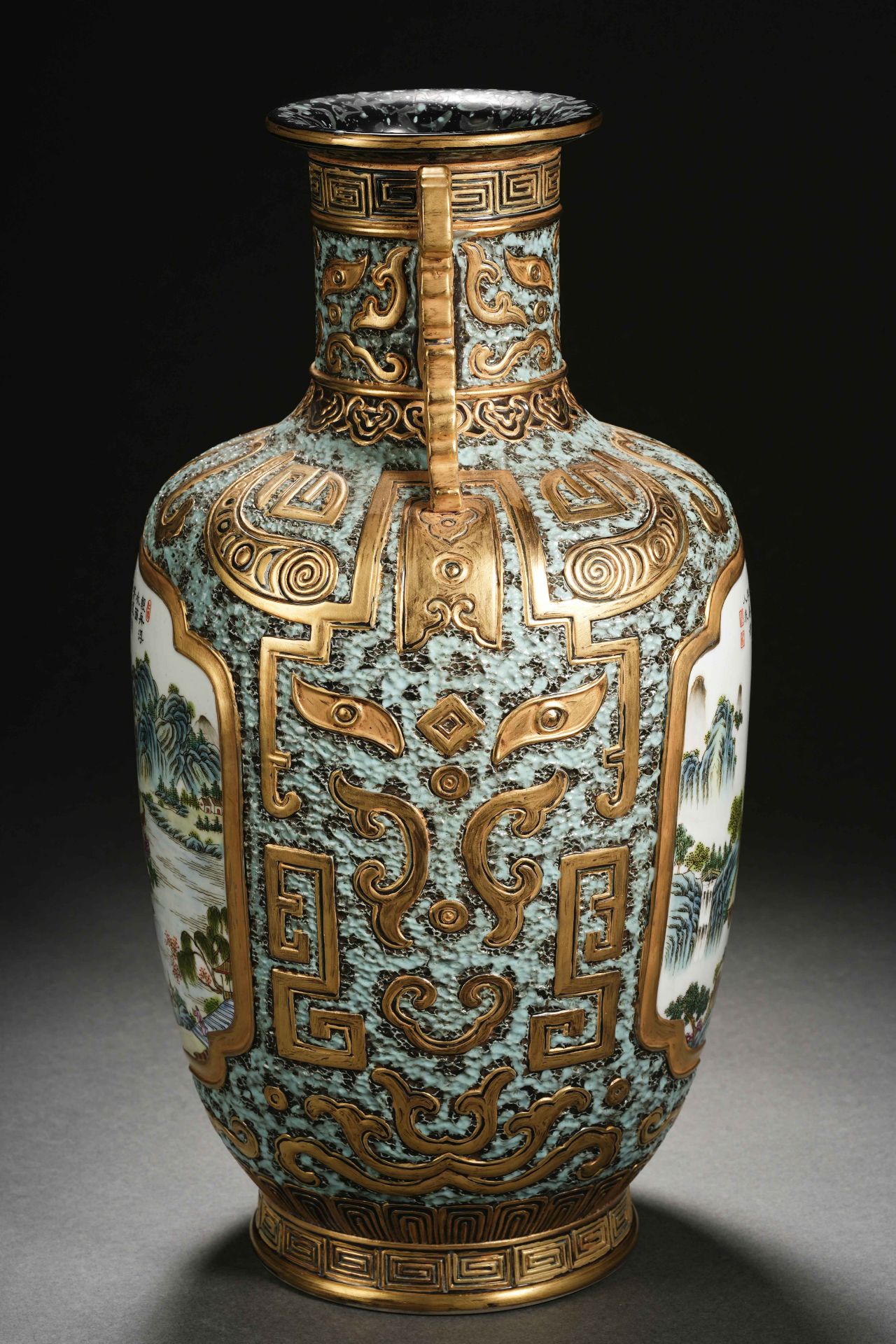 A Chinese Falangcai Glaze Landscape Vase - Bild 6 aus 12