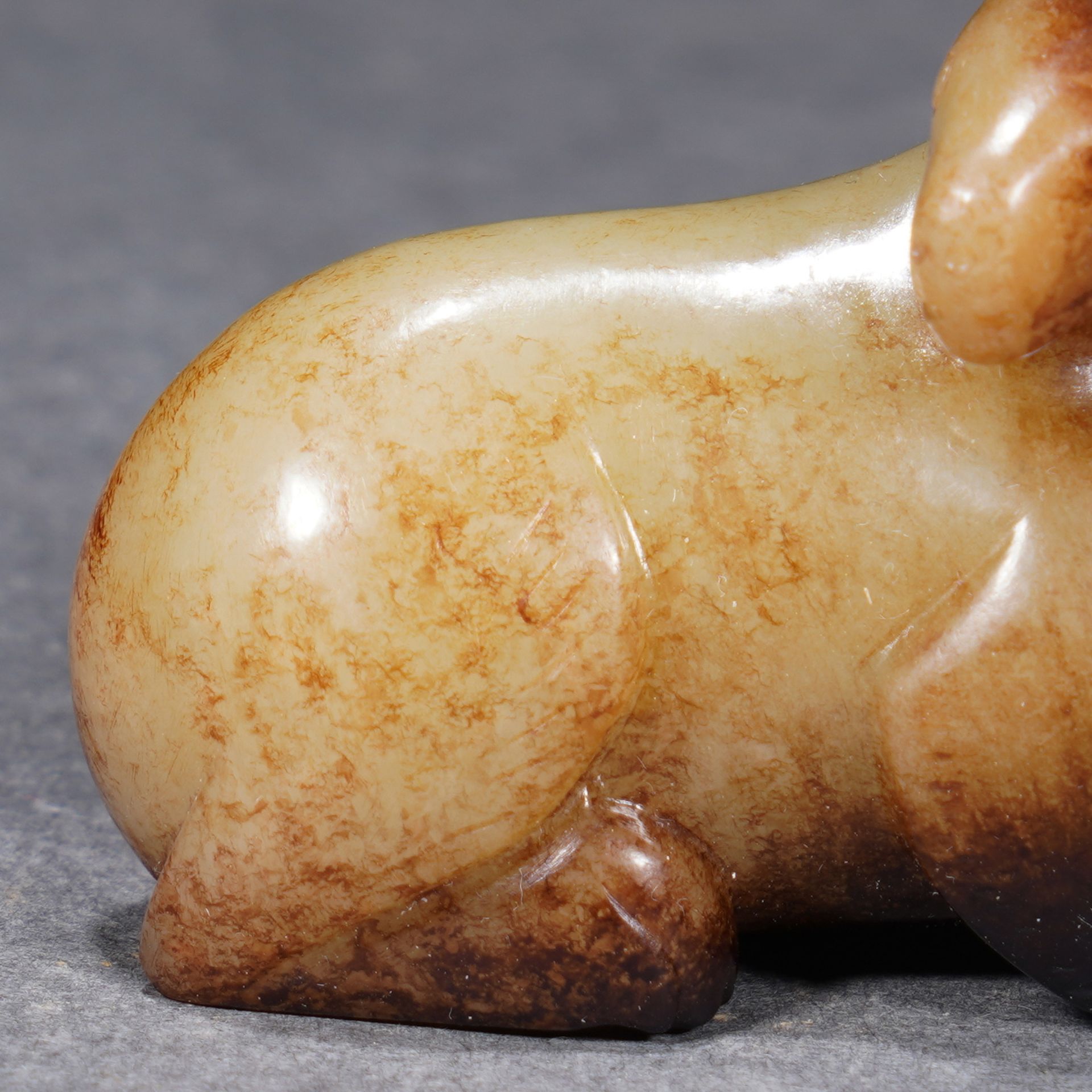 A Chinese Archaistic Jade Carving of Rabbit - Image 5 of 7