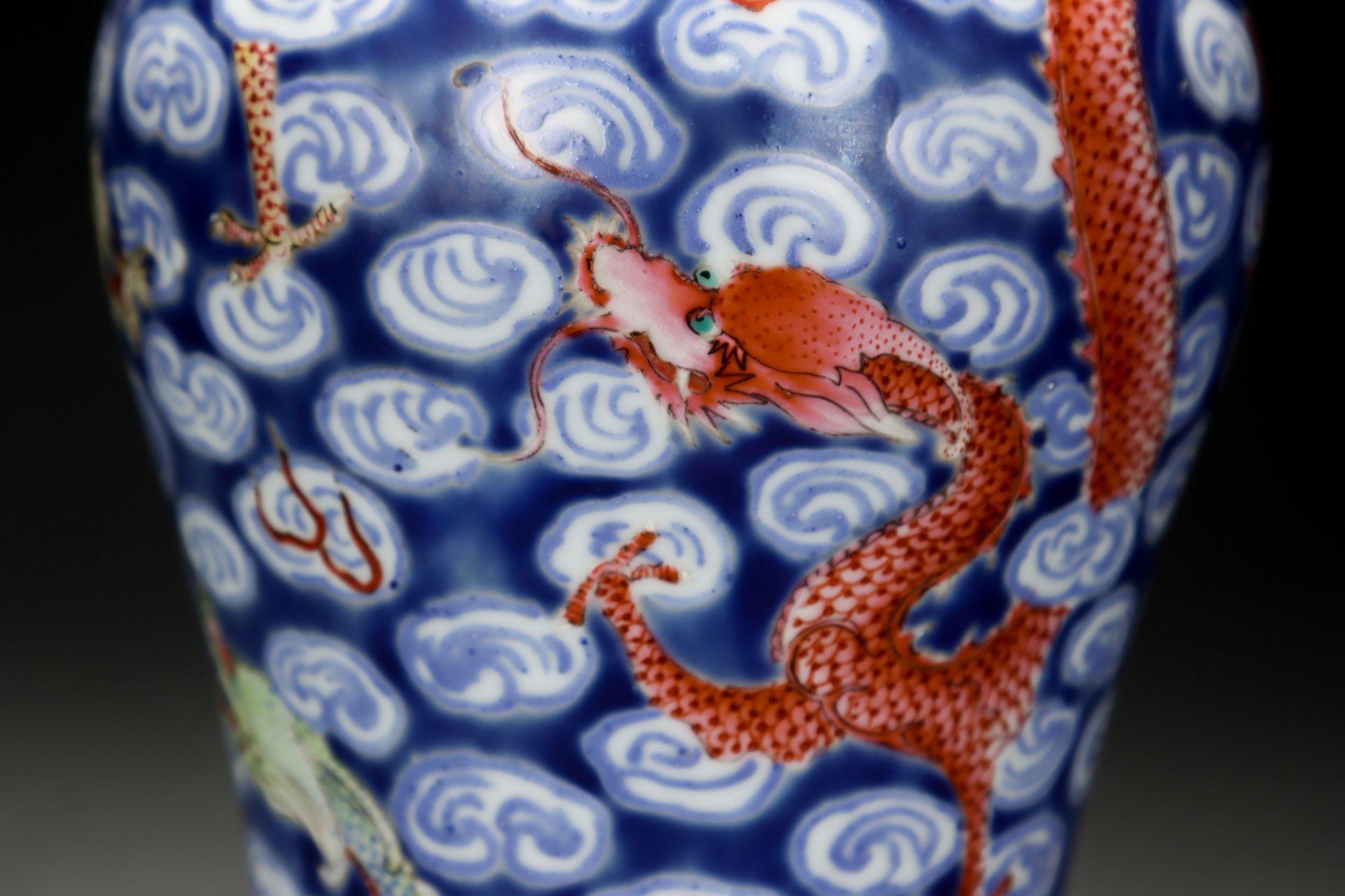 A Chinese Famille Rose Dragon Vase - Image 6 of 9