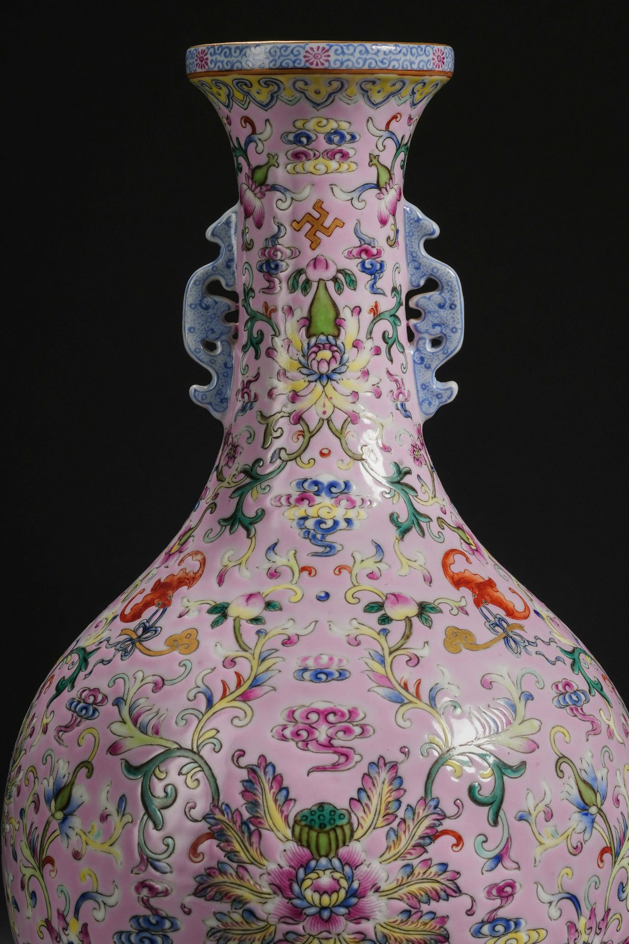 A Chinese Famille Rose Lotus Scrolls Vase - Bild 2 aus 15