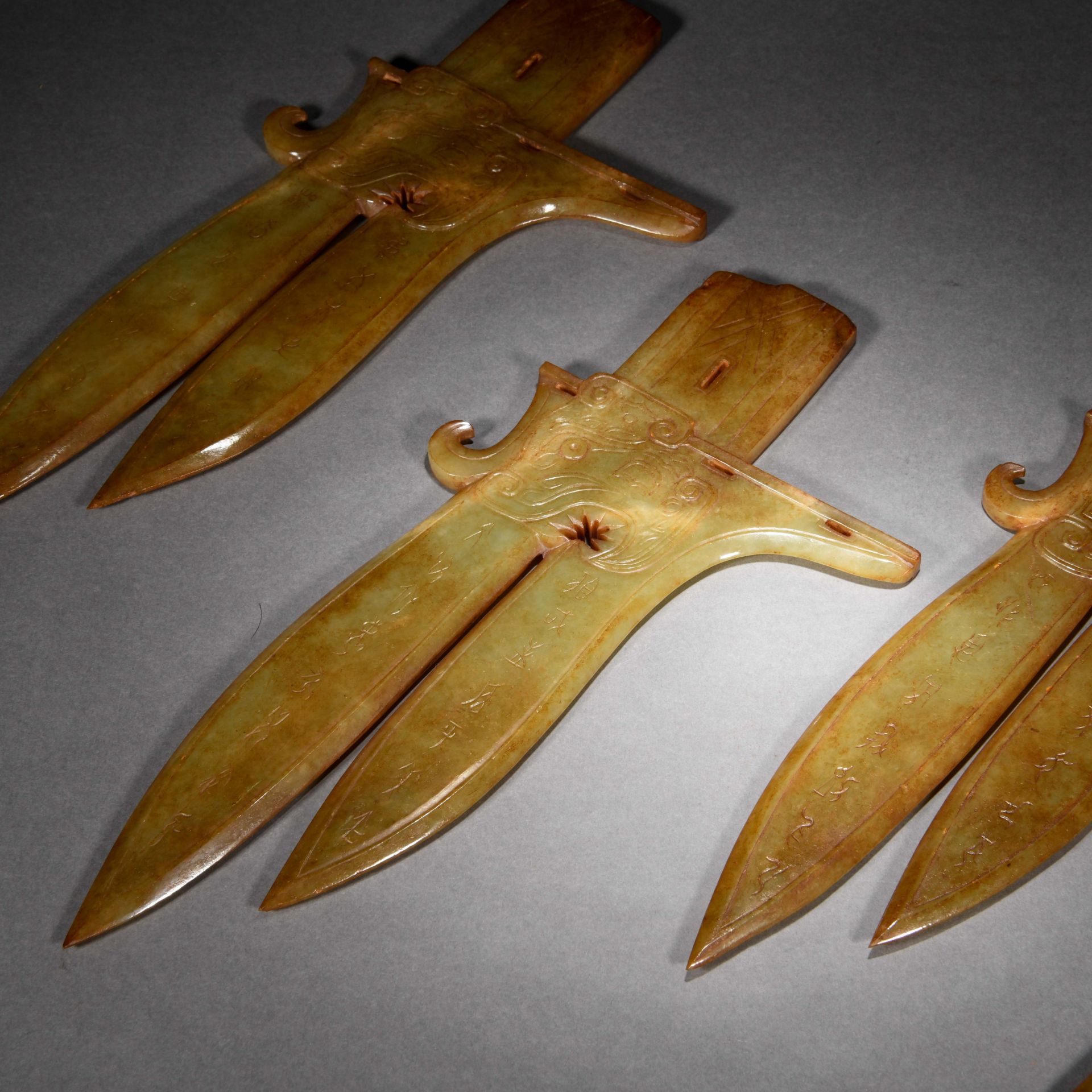 A Set of Four Chinese Carved Jade Blades - Image 4 of 9