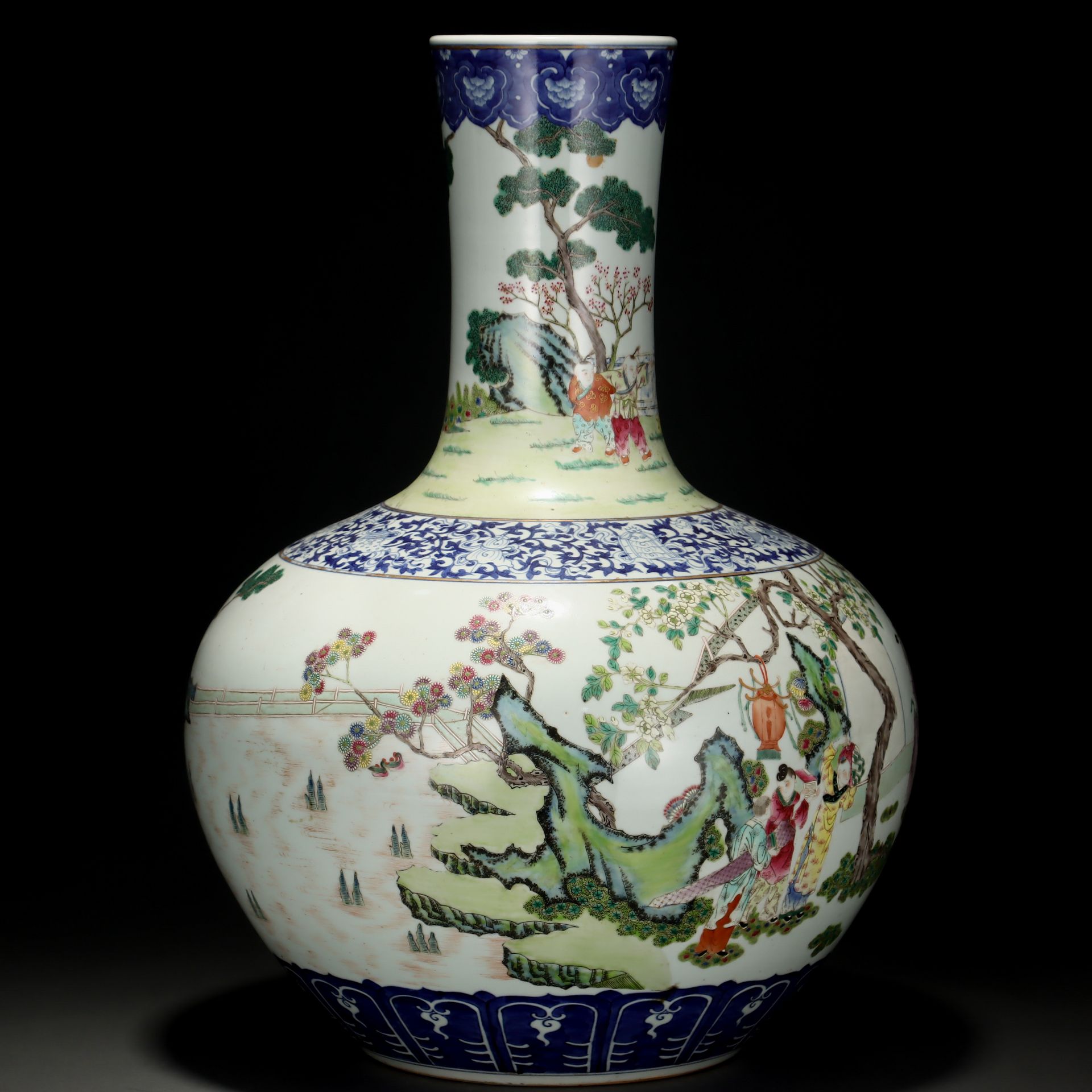 A Chinese Underglaze Blue and Pink Enamel Vase - Image 2 of 9