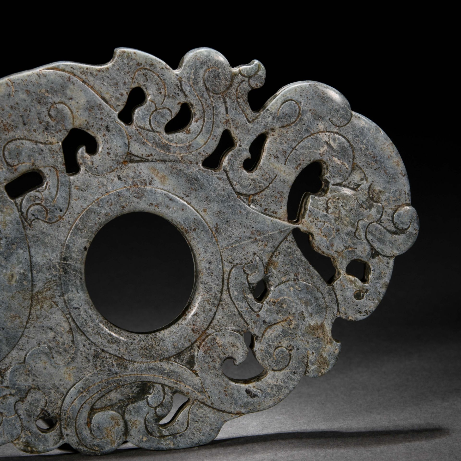 A Chinese Carved Jade Dragon Ornament - Image 4 of 7