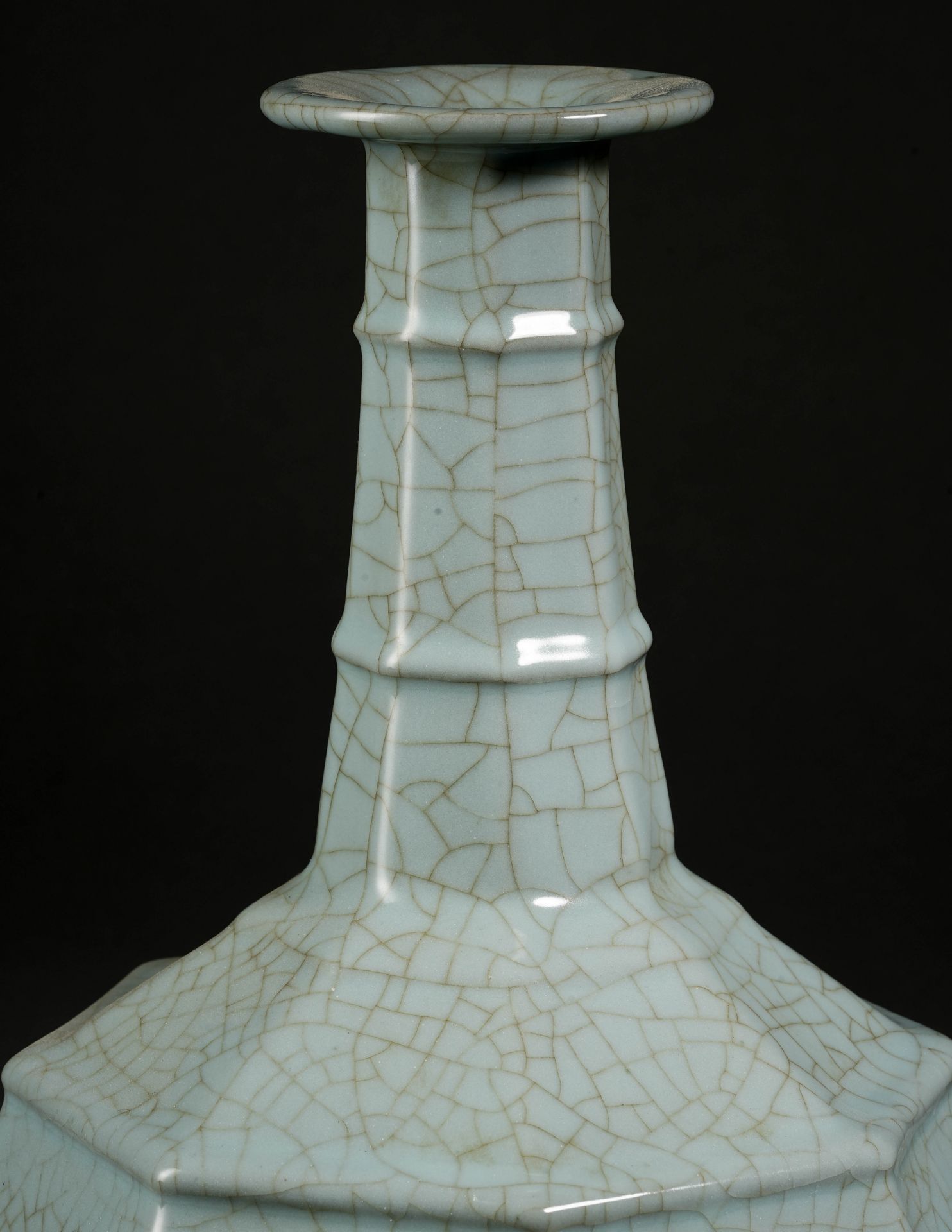 A Chinese Ru-kiln Banded Vase - Bild 3 aus 12