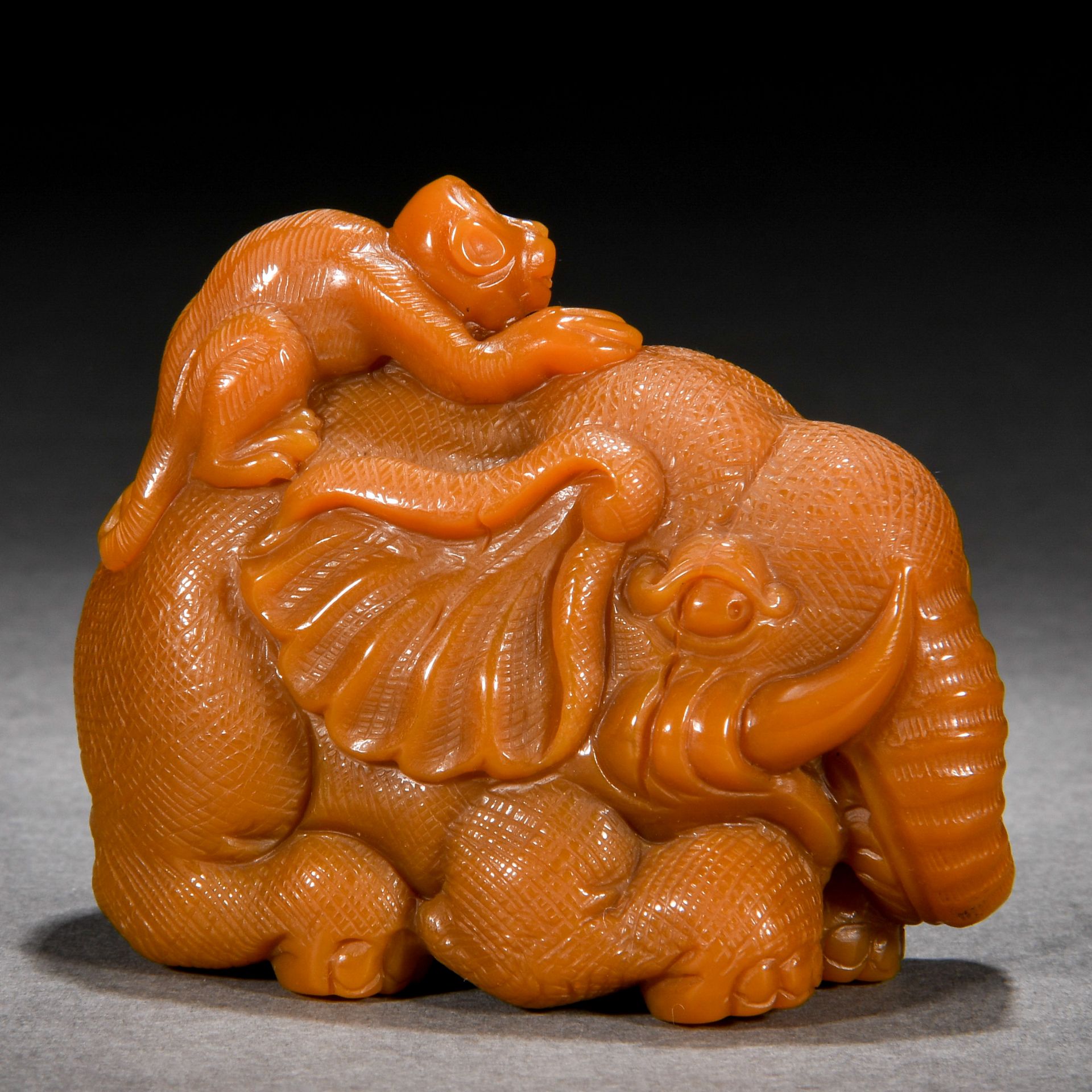 A Chinese Carved Tianhuang Beast Ornament with Box - Image 4 of 8