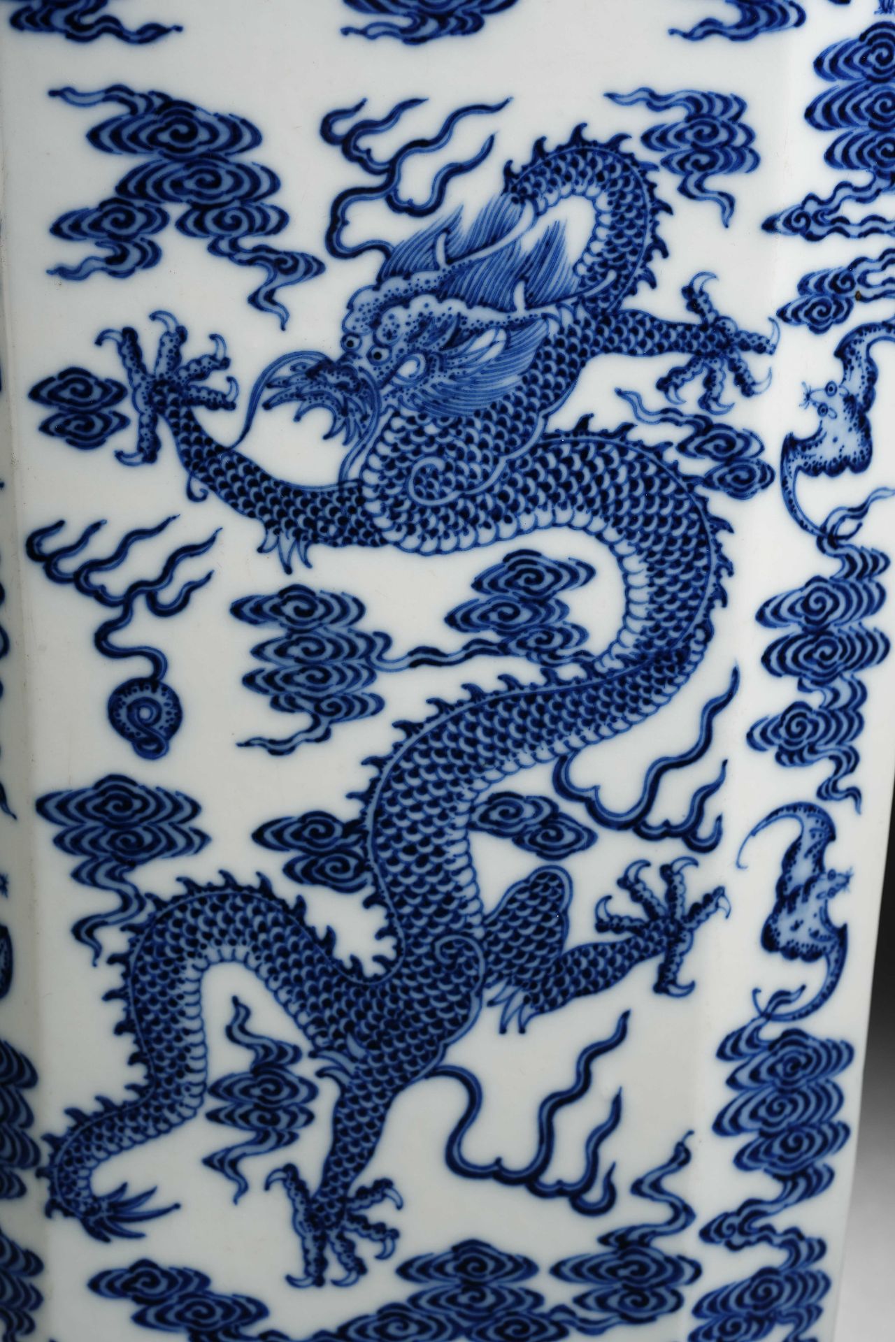 A Chinese Blue and White Dragons Squared Vase - Image 4 of 17