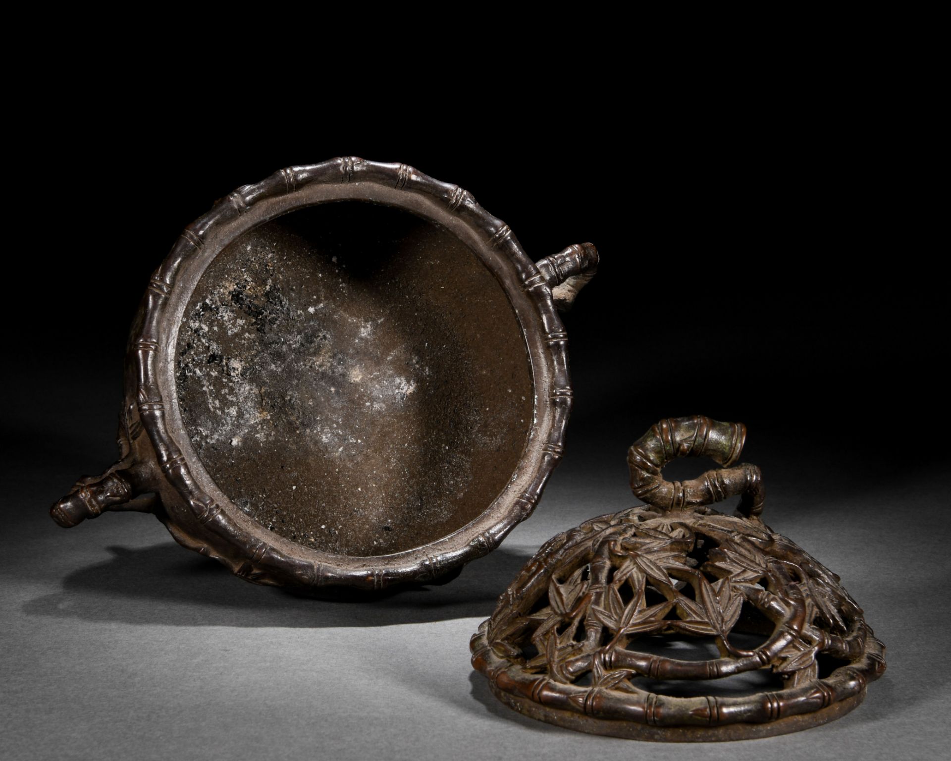 A Chinese Bronze Censer with Cover - Image 6 of 8