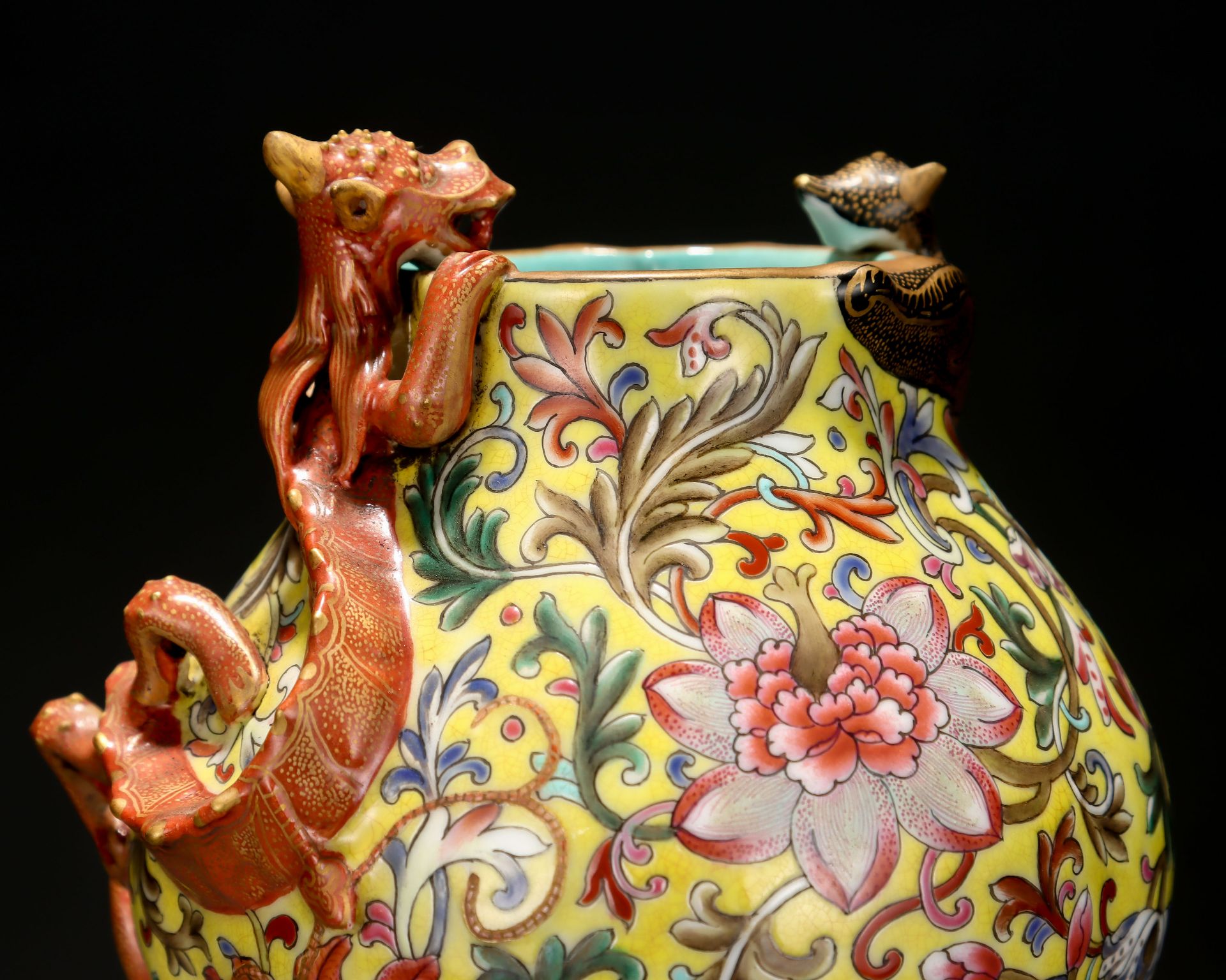 A Chinese Famille Rose Double Gourds Vase - Image 6 of 9
