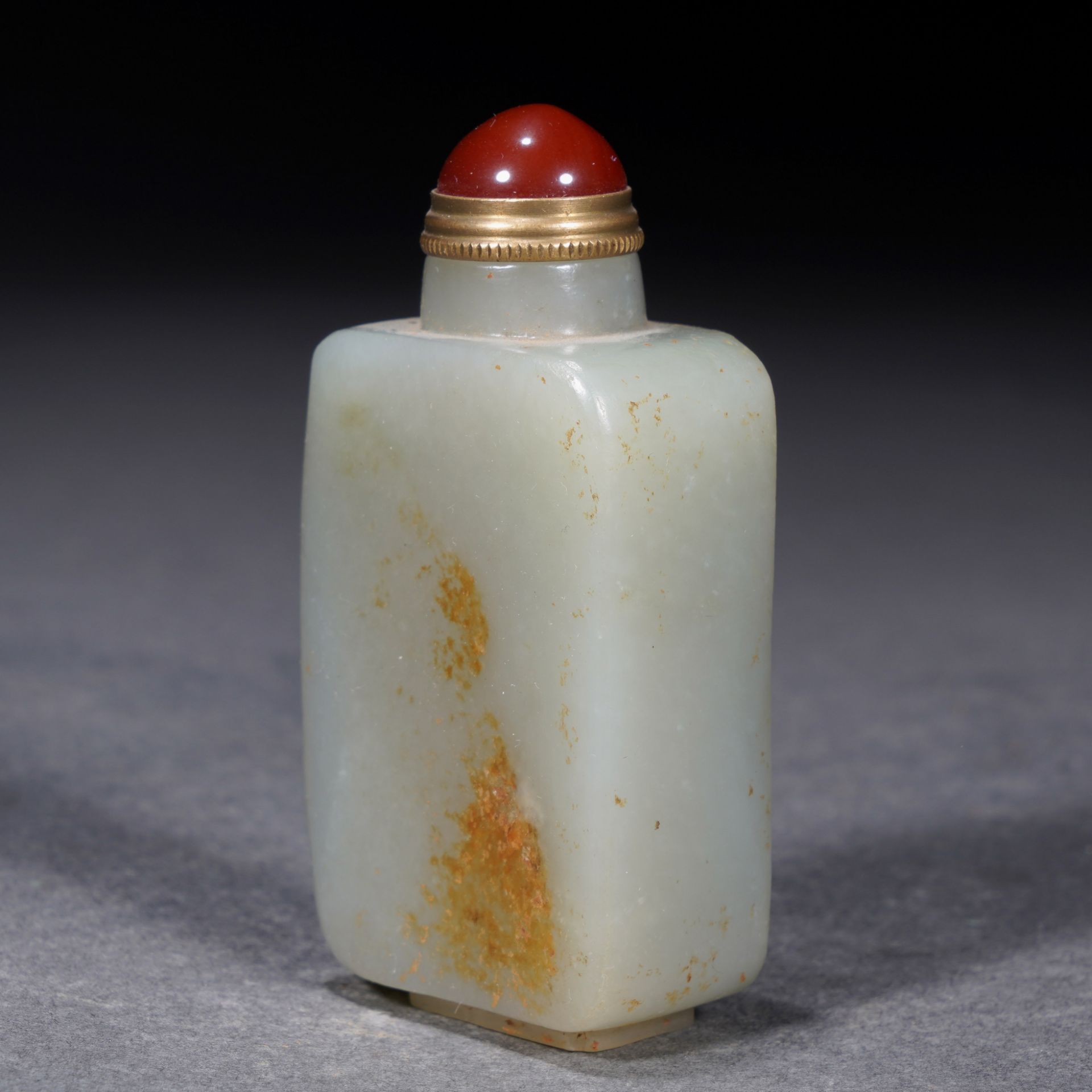 A Chinese Carved White Jade Snuff Bottle - Image 2 of 10