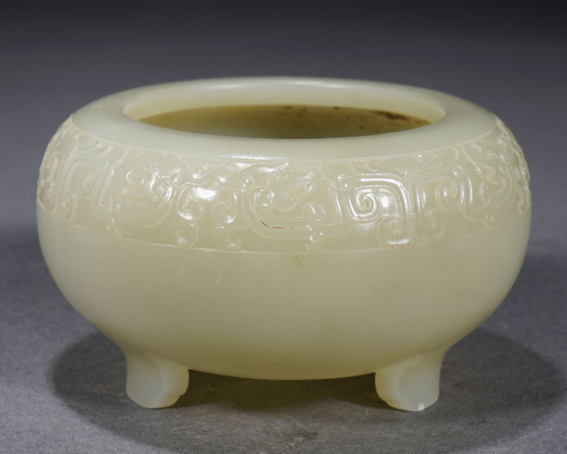 A Carved Jade Buddhist Bowl - Bild 2 aus 10