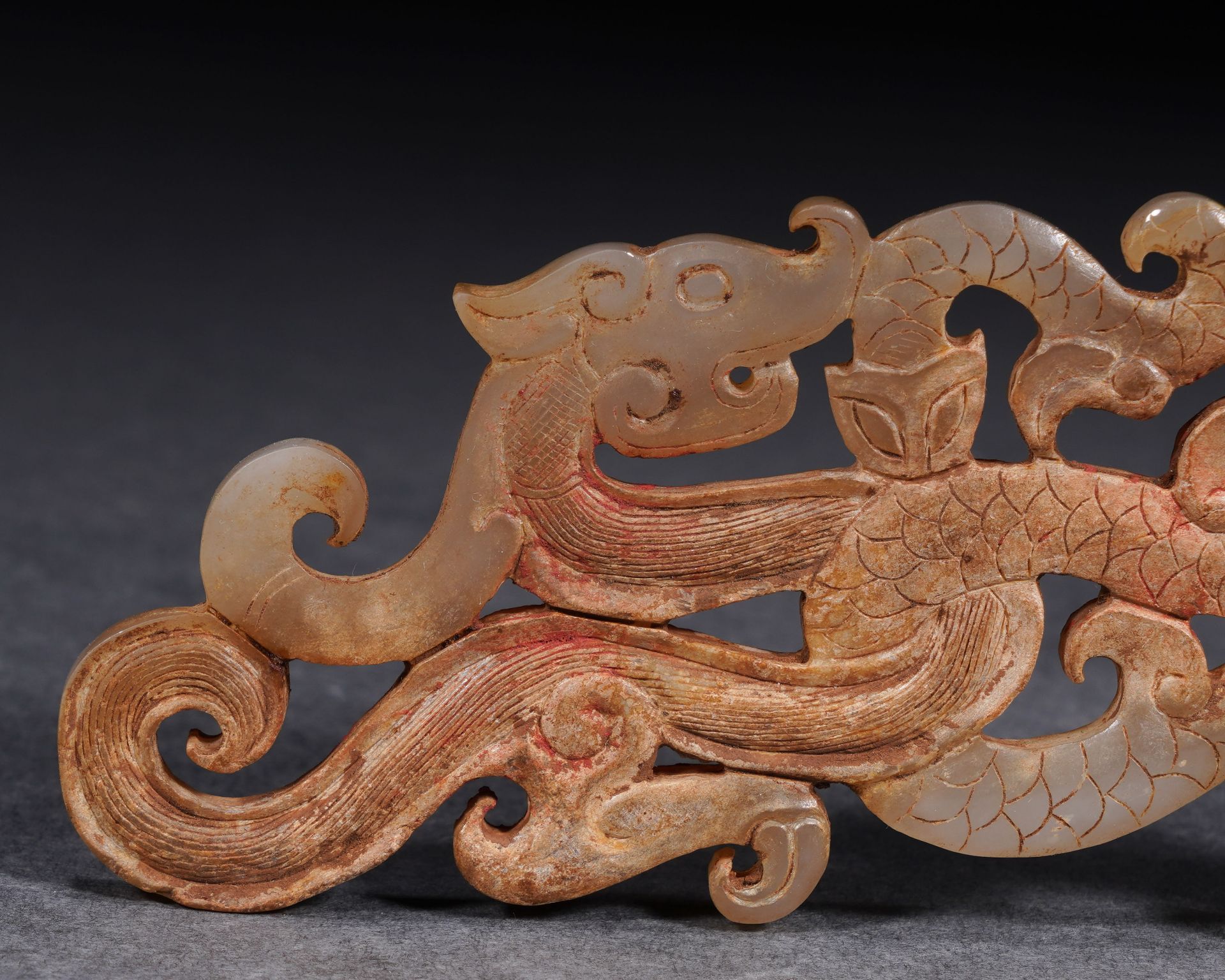 A Chinese Carved Jade Interlocked Dragon Ornament - Image 2 of 10