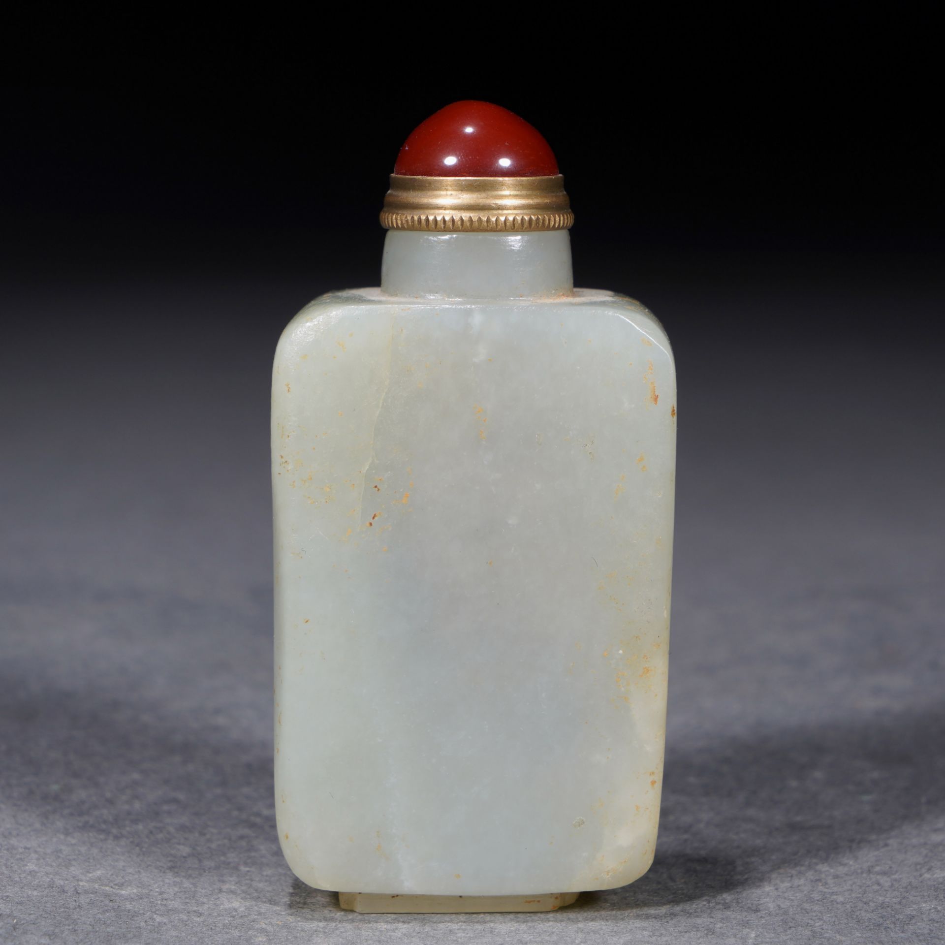 A Chinese Carved White Jade Snuff Bottle - Image 4 of 10