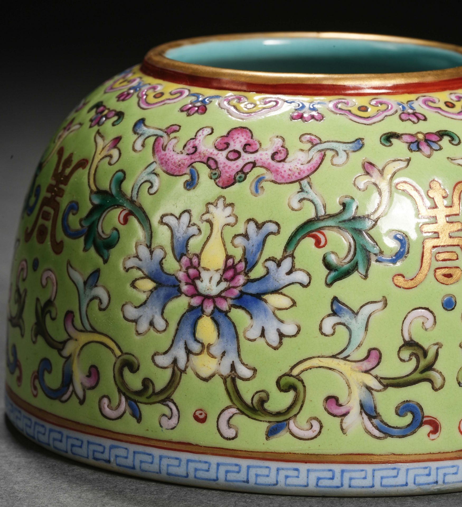 A Chinese Famille Rose Lotus Scrolls Waterpot - Image 4 of 12