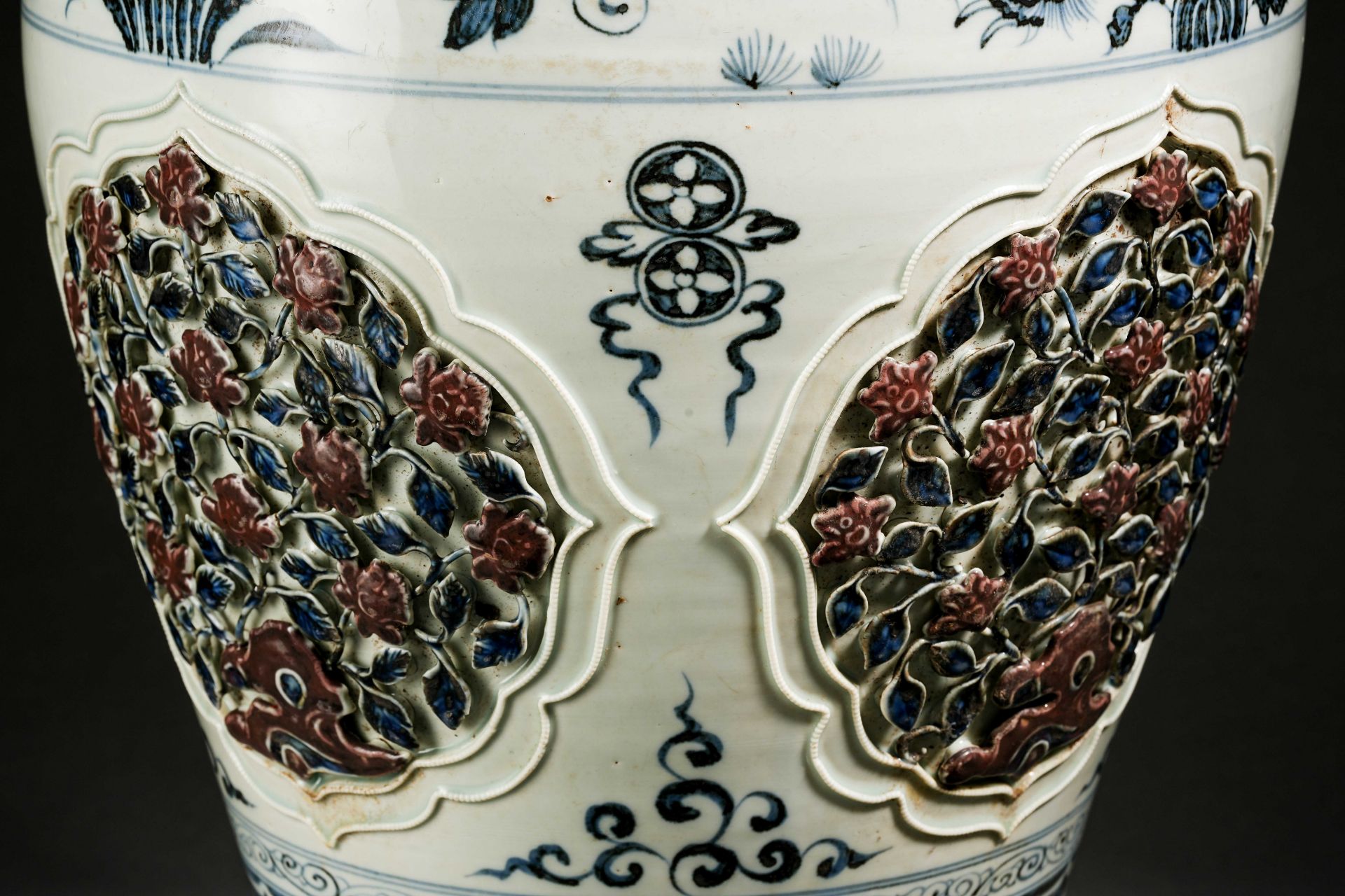 A Chinese Underglaze Blue and Copper Red Vase Meiping - Image 5 of 16