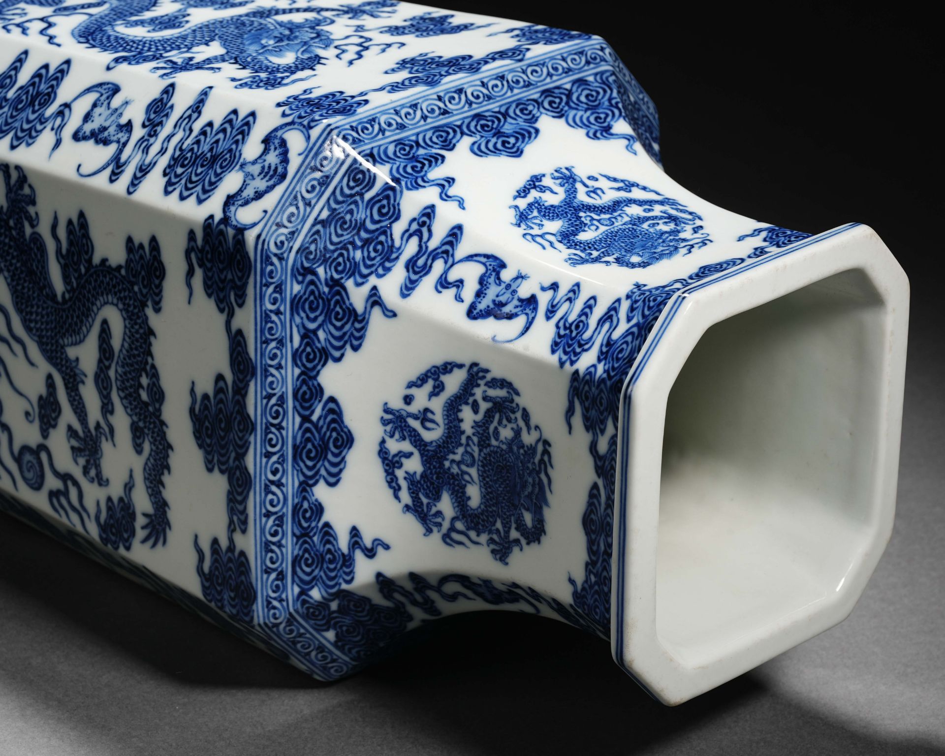 A Chinese Blue and White Dragons Squared Vase - Image 11 of 17