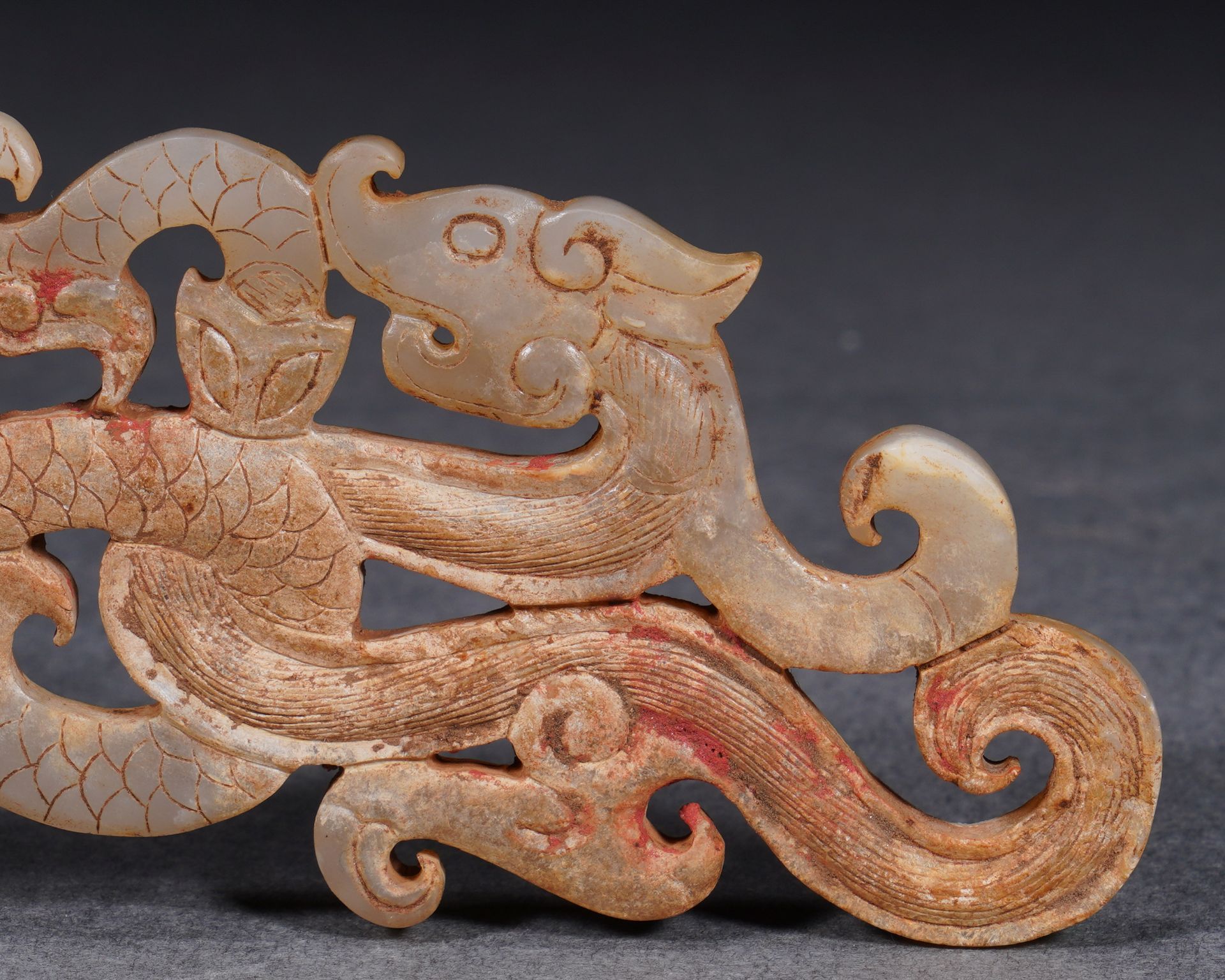 A Chinese Carved Jade Interlocked Dragon Ornament - Image 7 of 10