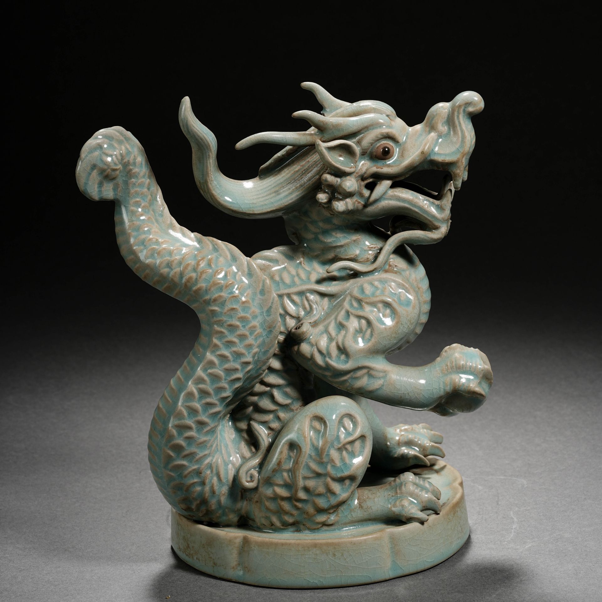 A Chinese Celadon Glaze Lotus and Dragon Incense Burner - Bild 8 aus 17