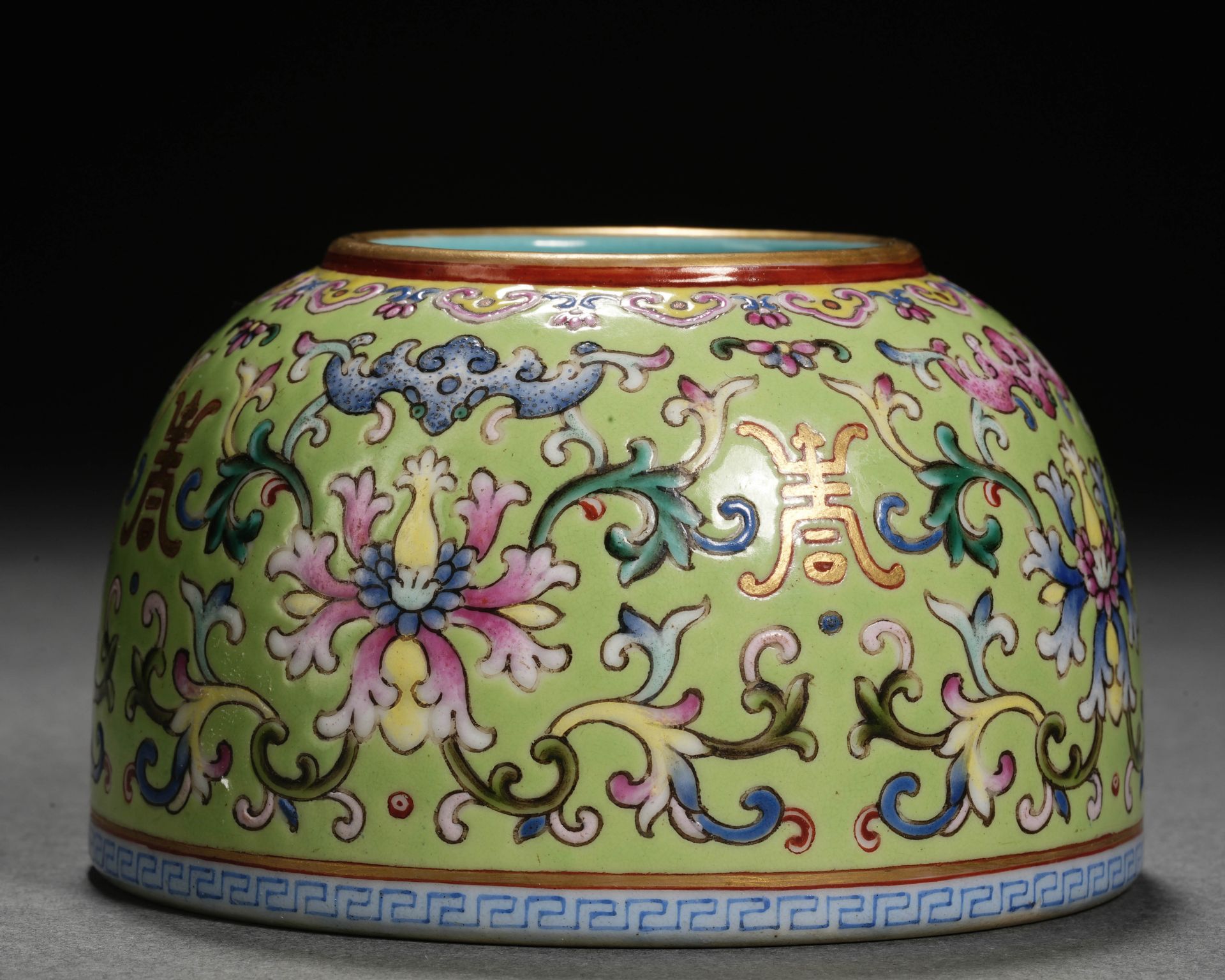 A Chinese Famille Rose Lotus Scrolls Waterpot - Image 5 of 12