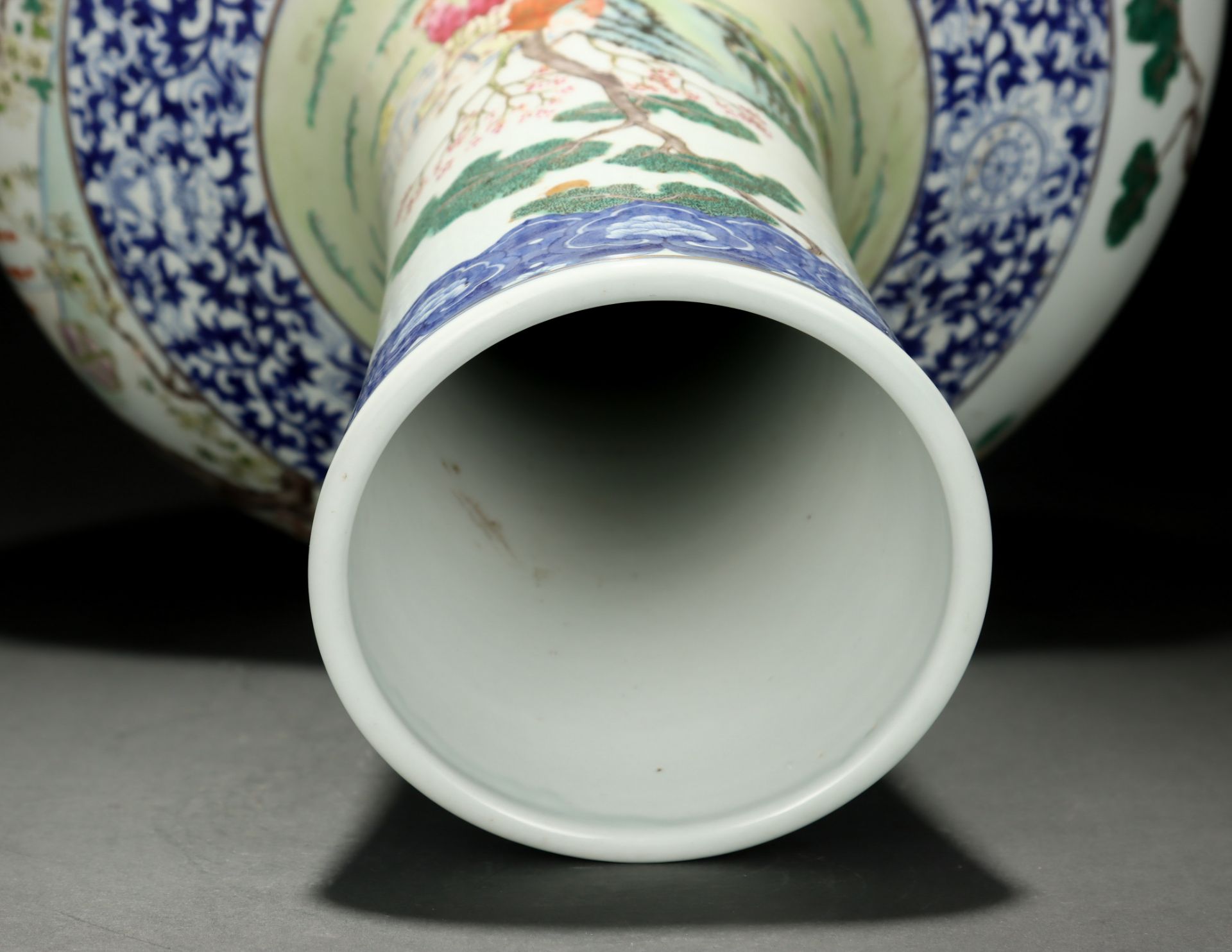 A Chinese Underglaze Blue and Pink Enamel Vase - Image 7 of 9