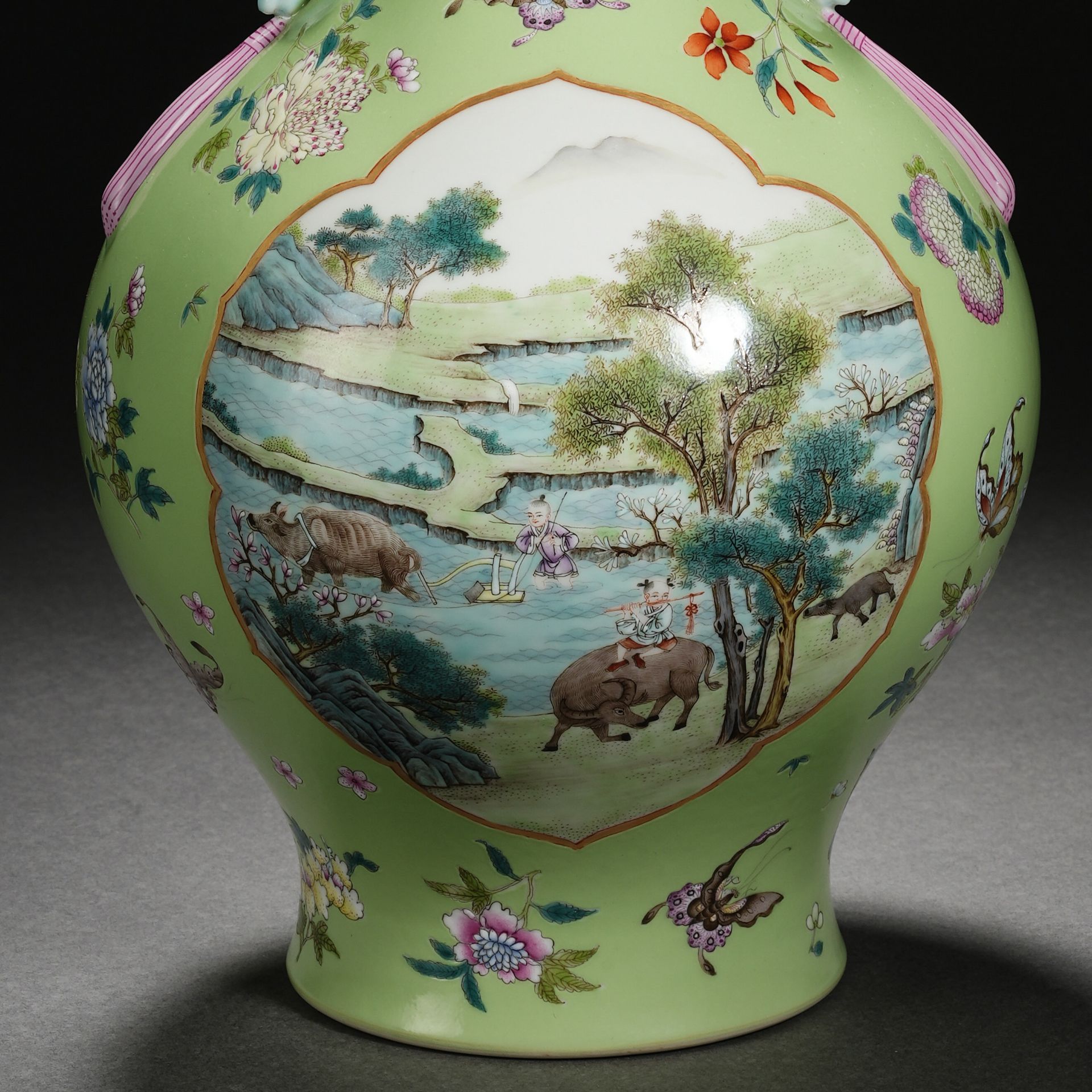 A Chinese Famille Rose Buffalo Vase - Bild 2 aus 11