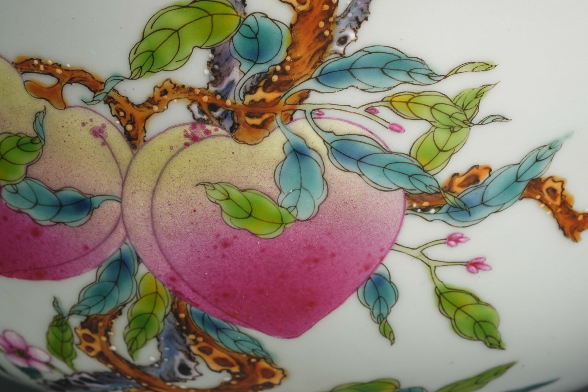 A Chinese Famille Rose Peaches Bowl - Image 7 of 10