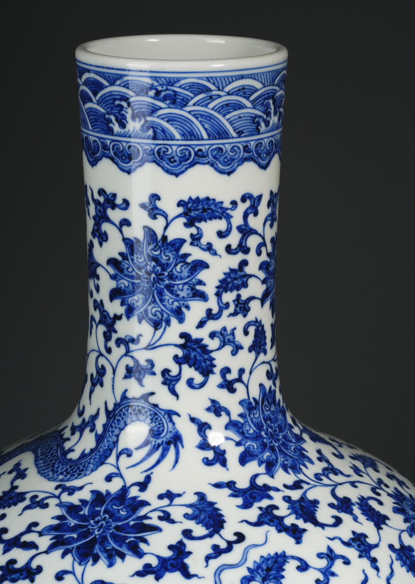 A Chinese Blue and White Dragon Globular Vase - Image 4 of 12