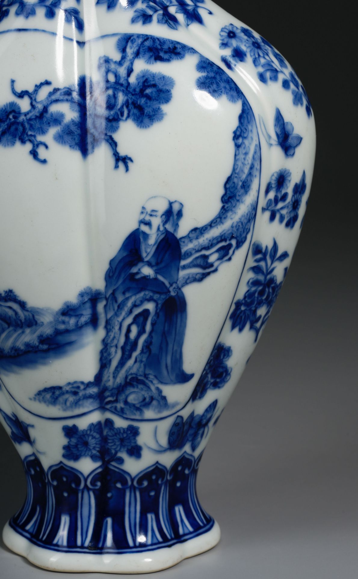 A Chinese Blue and White Figural Story Vase - Image 8 of 10