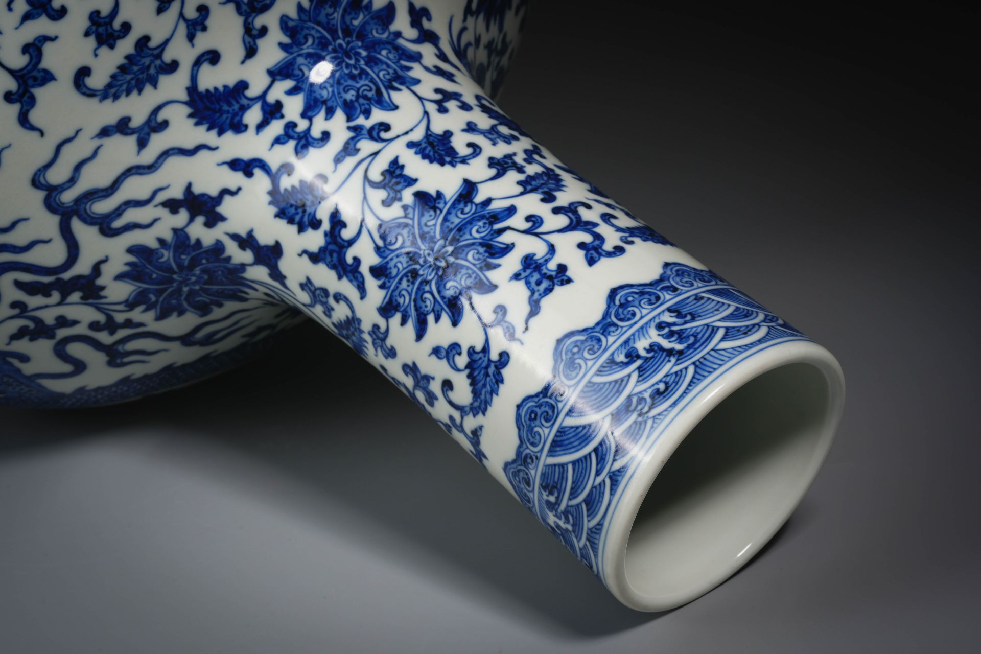 A Chinese Blue and White Dragon Globular Vase - Image 10 of 12