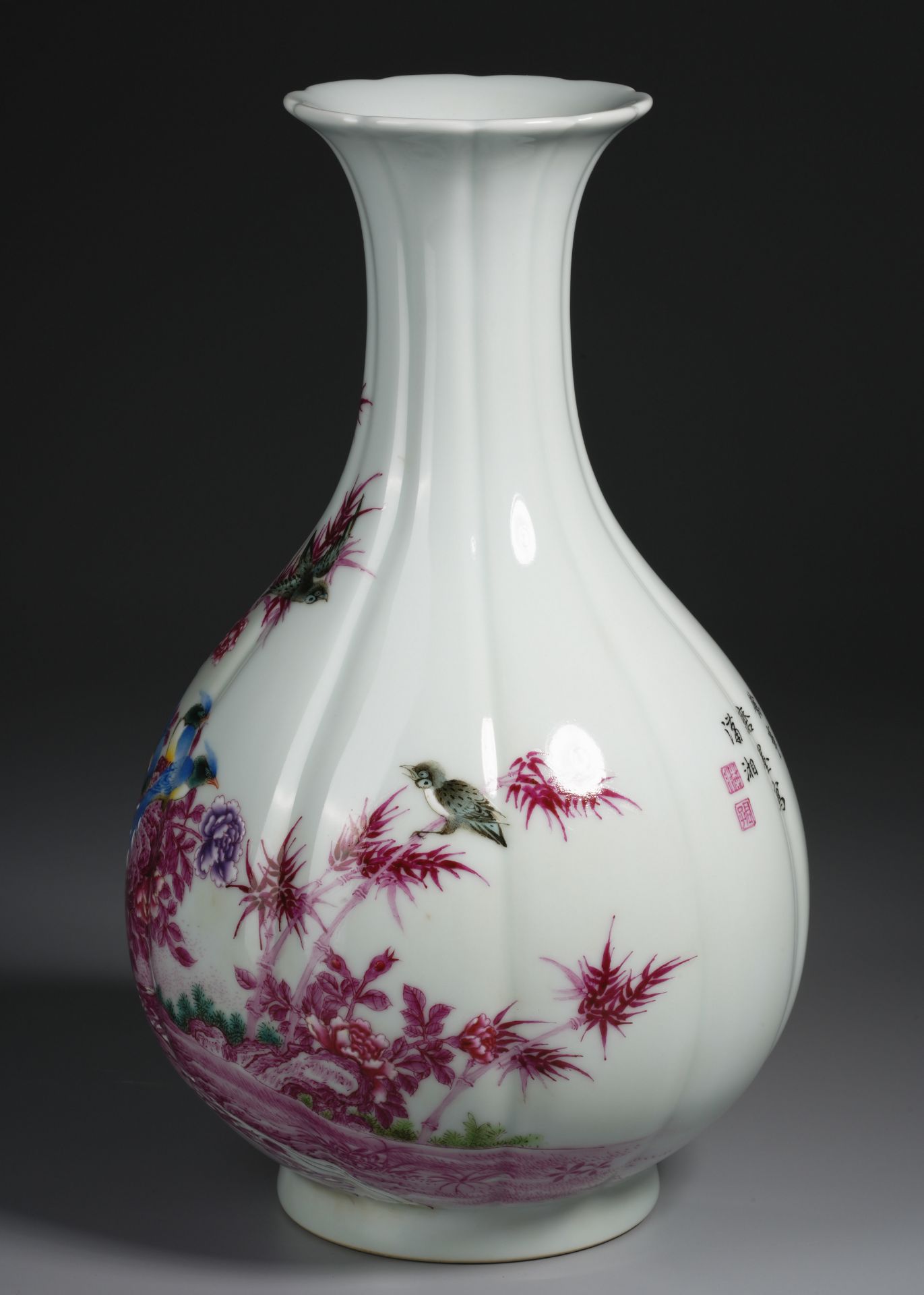 A Chinese Famille Rose Magpies Vase Yuhuchunping - Image 5 of 9