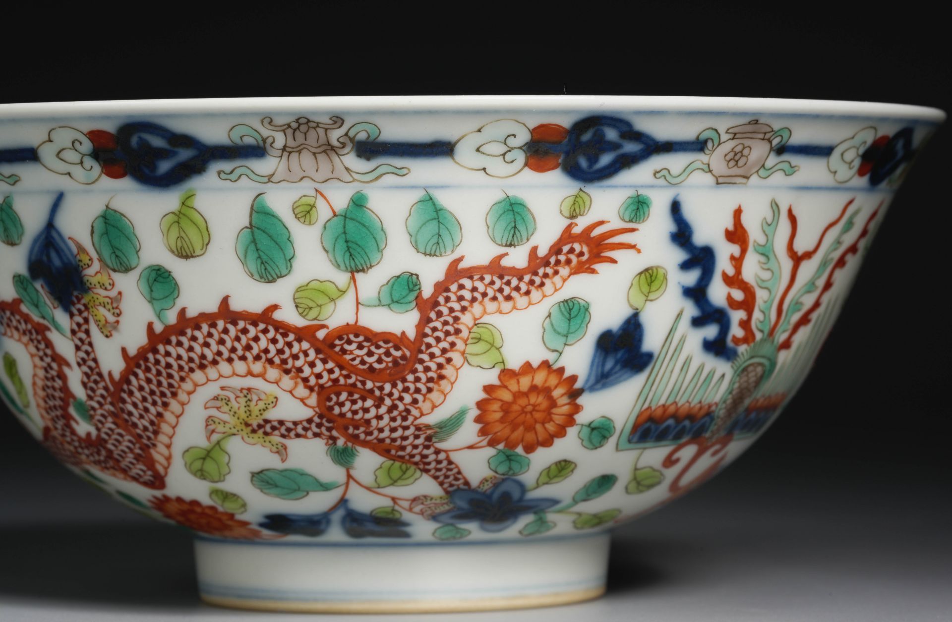 A Chinese Famille Verte Dragon and Phoenix Bowl - Image 4 of 14