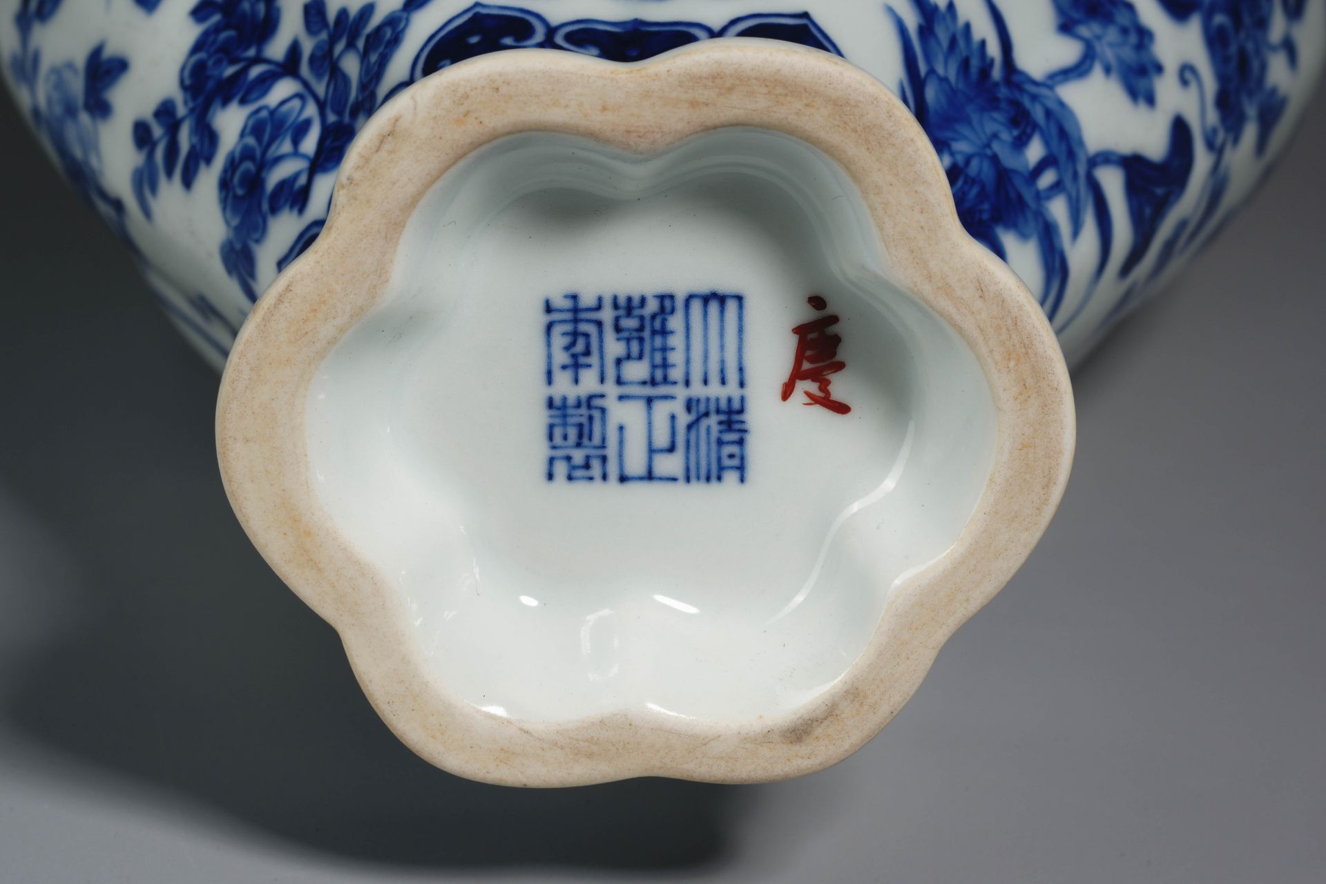 A Chinese Blue and White Figural Story Vase - Image 10 of 10