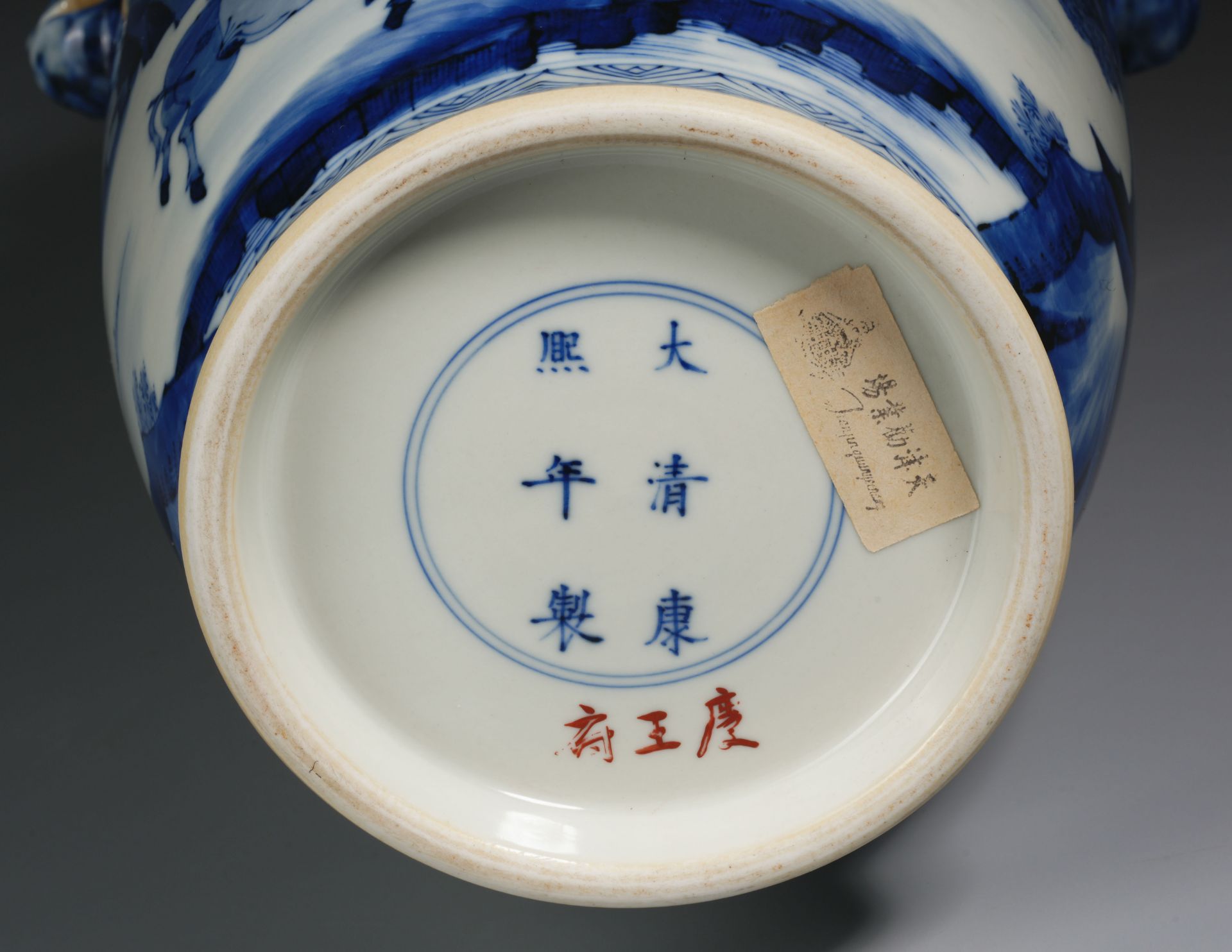 A Chinese Blue and White Figural Story Mallet Vase - Image 11 of 11