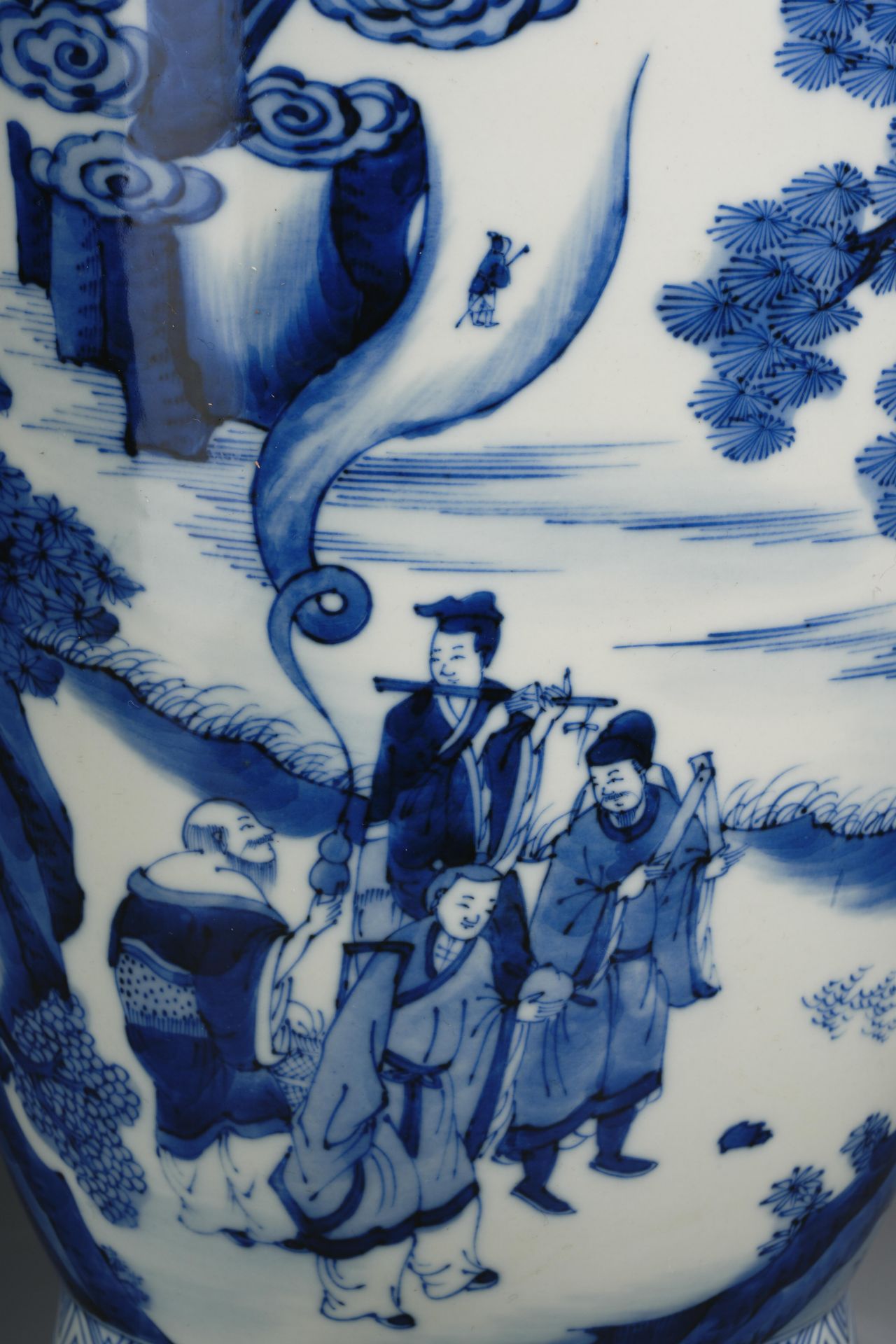 A Chinese Blue and White Figural Story Mallet Vase - Image 8 of 11