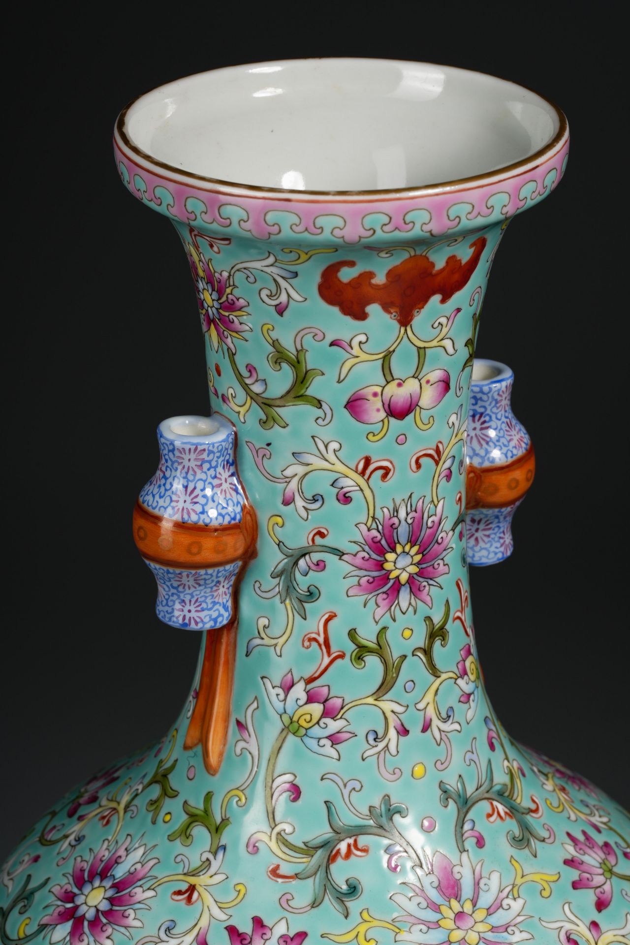 A Chinese Famille Rose Flower and Bird Vase - Image 9 of 11