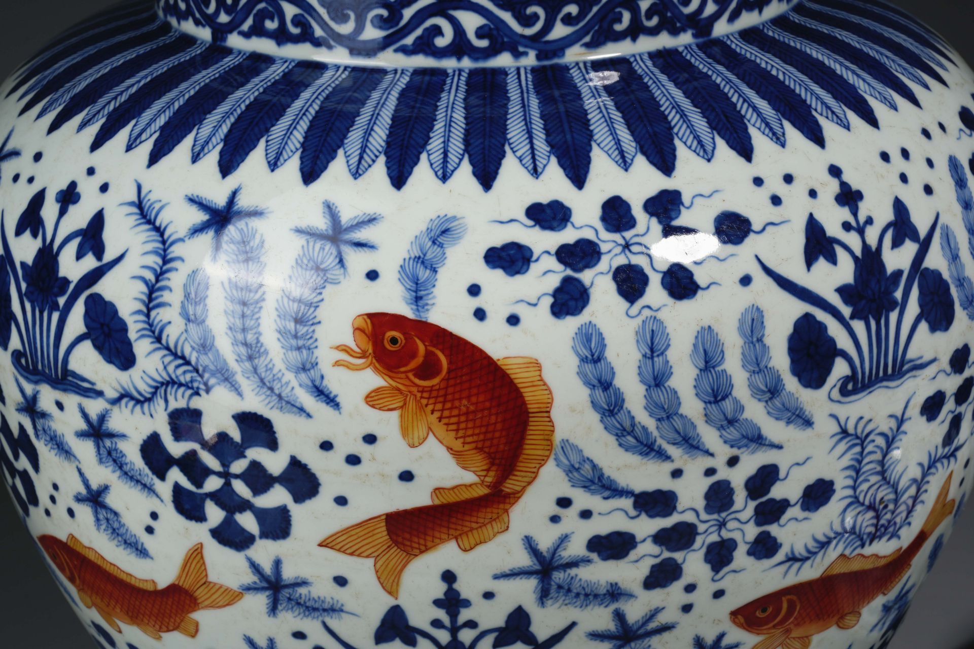 A Chinese Underglaze Blue and Iron Red Jar with Cover - Image 5 of 13