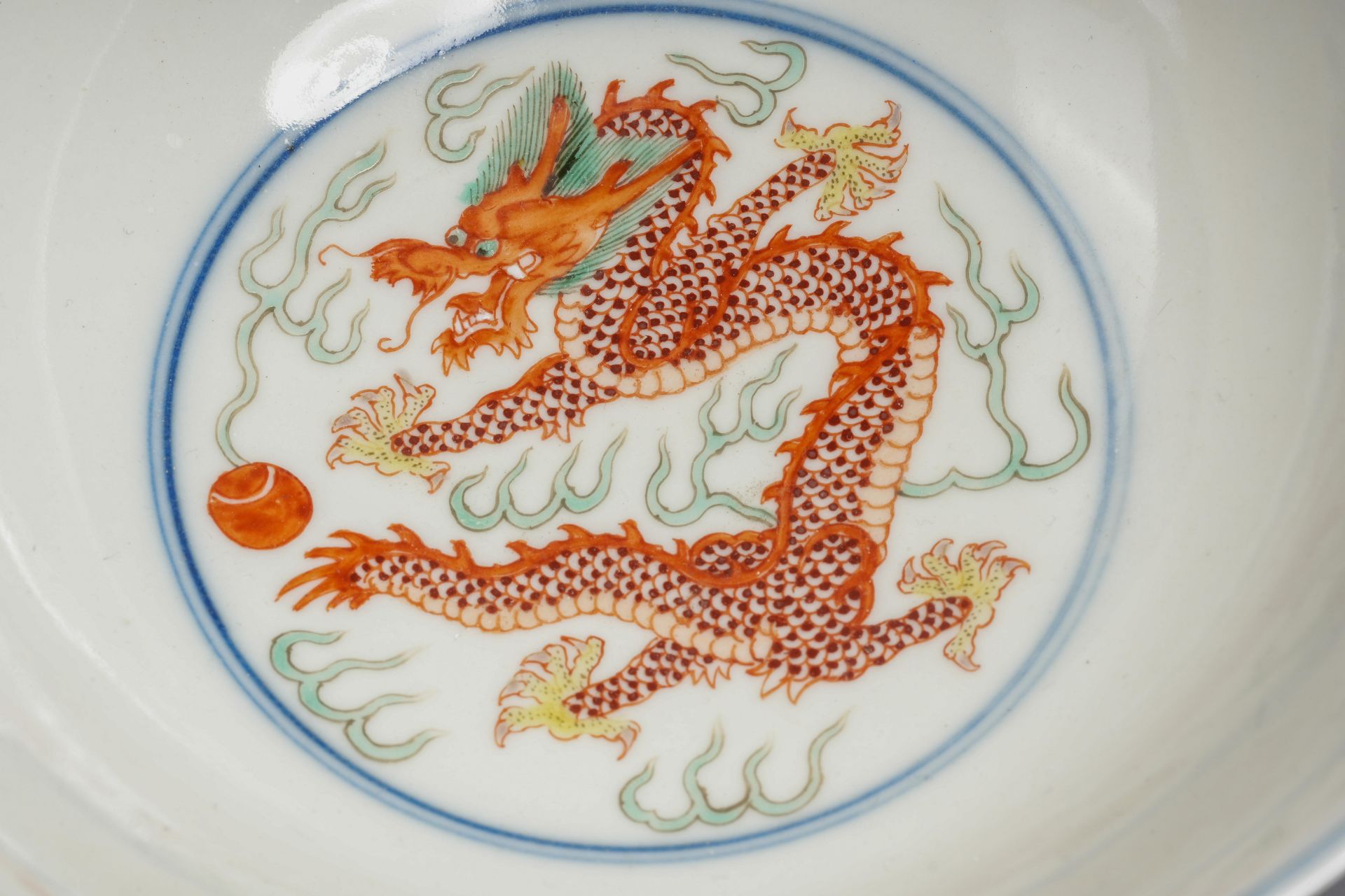 A Chinese Famille Verte Dragon and Phoenix Bowl - Image 10 of 14