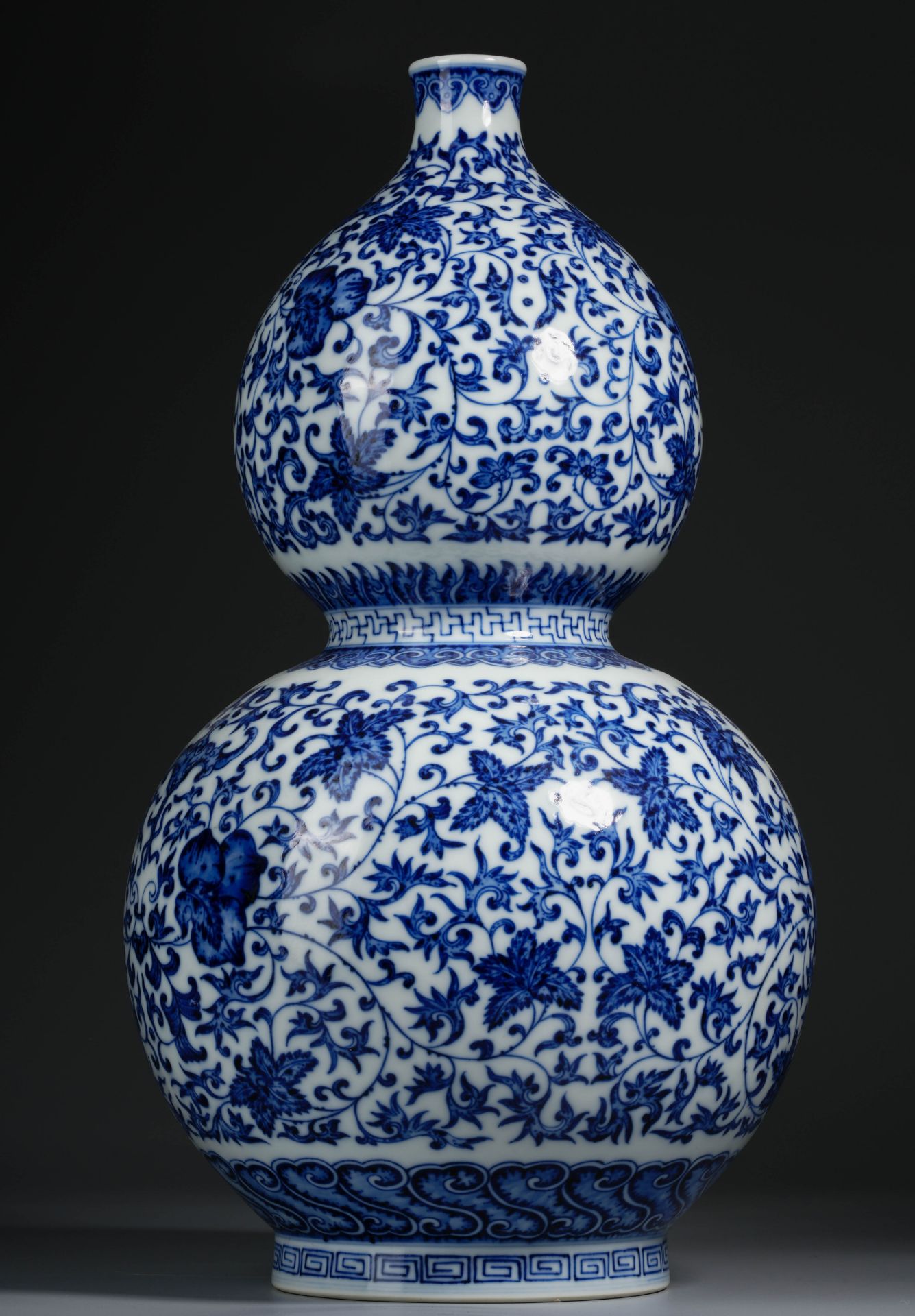 A Chinese Blue and White Double Gourds Vase - Image 5 of 10