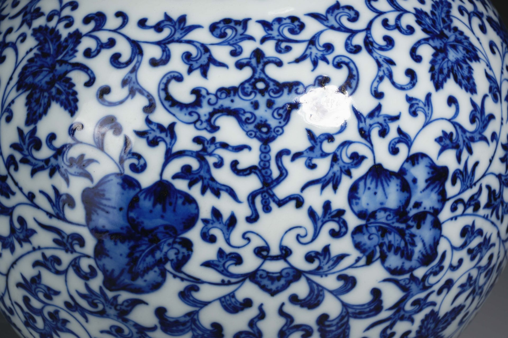 A Chinese Blue and White Double Gourds Vase - Image 7 of 10