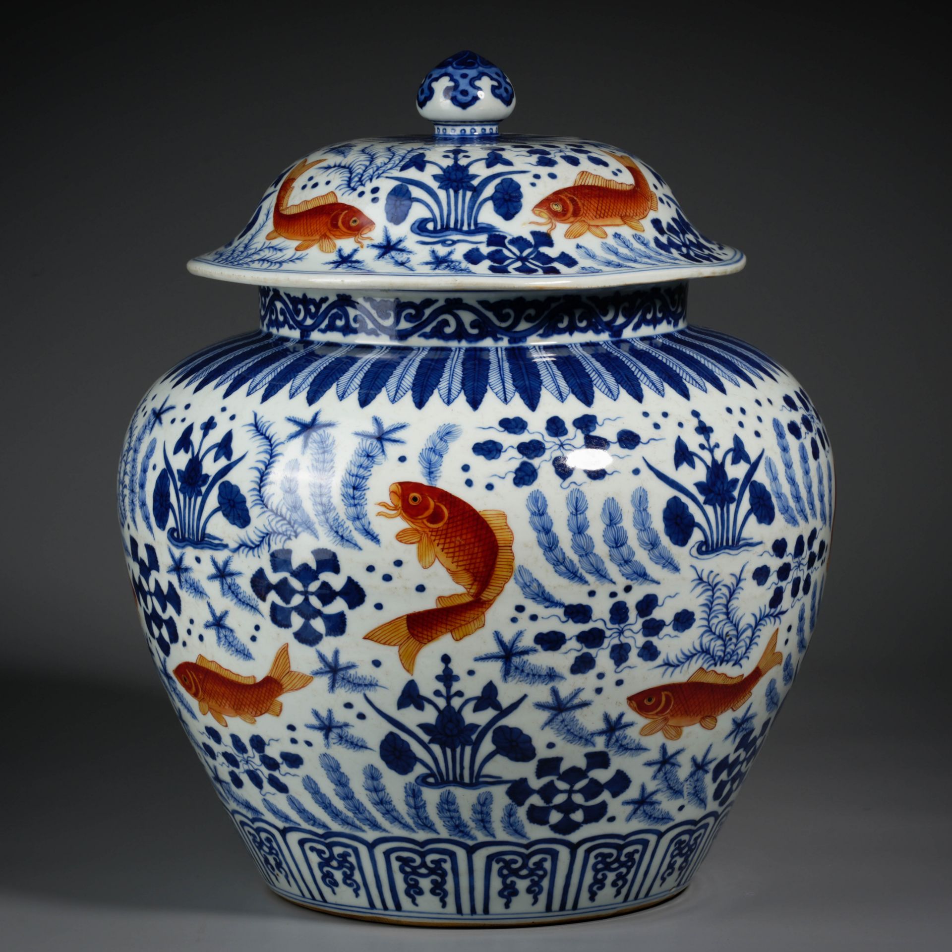 A Chinese Underglaze Blue and Iron Red Jar with Cover - Image 2 of 13