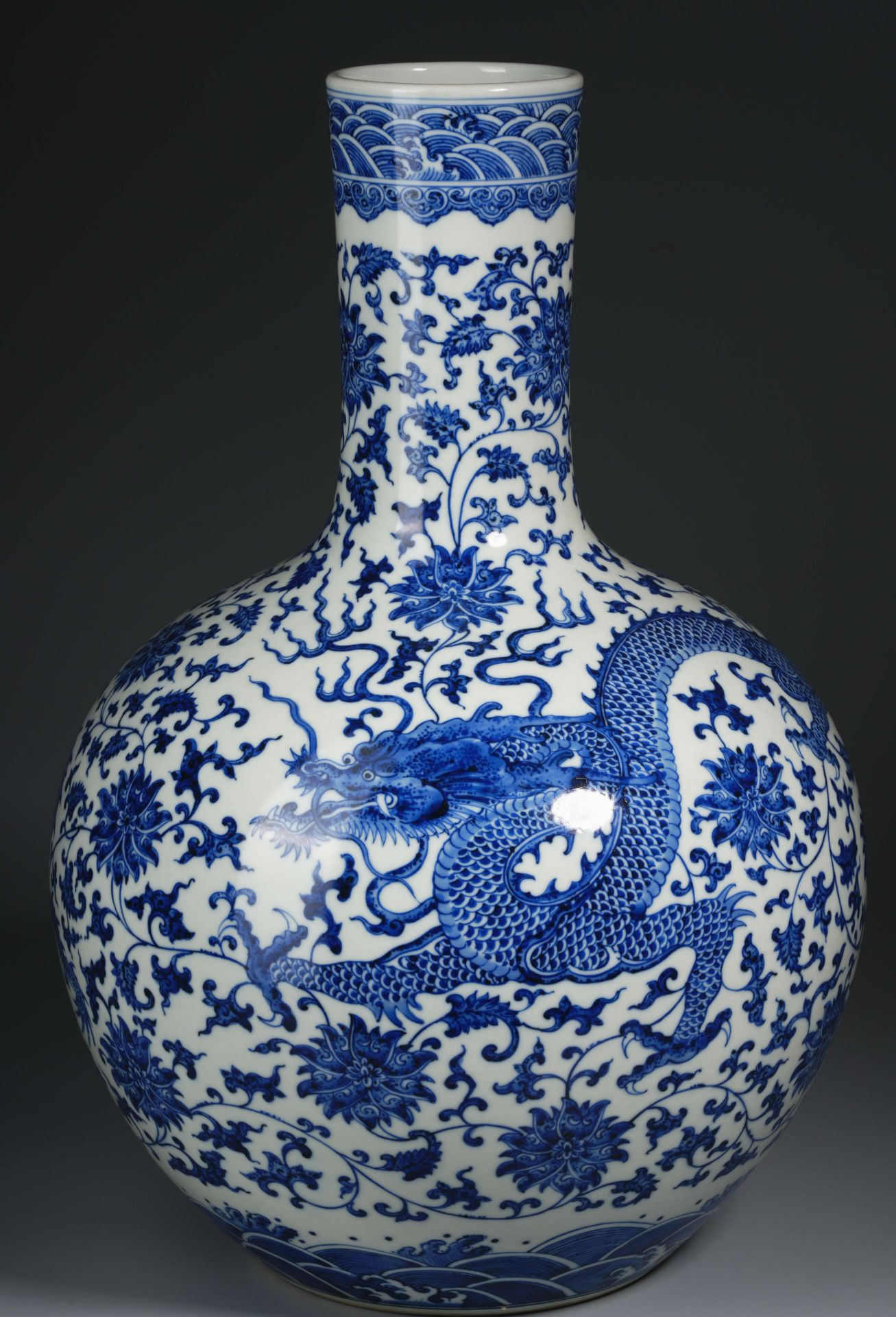 A Chinese Blue and White Dragon Globular Vase - Image 6 of 12