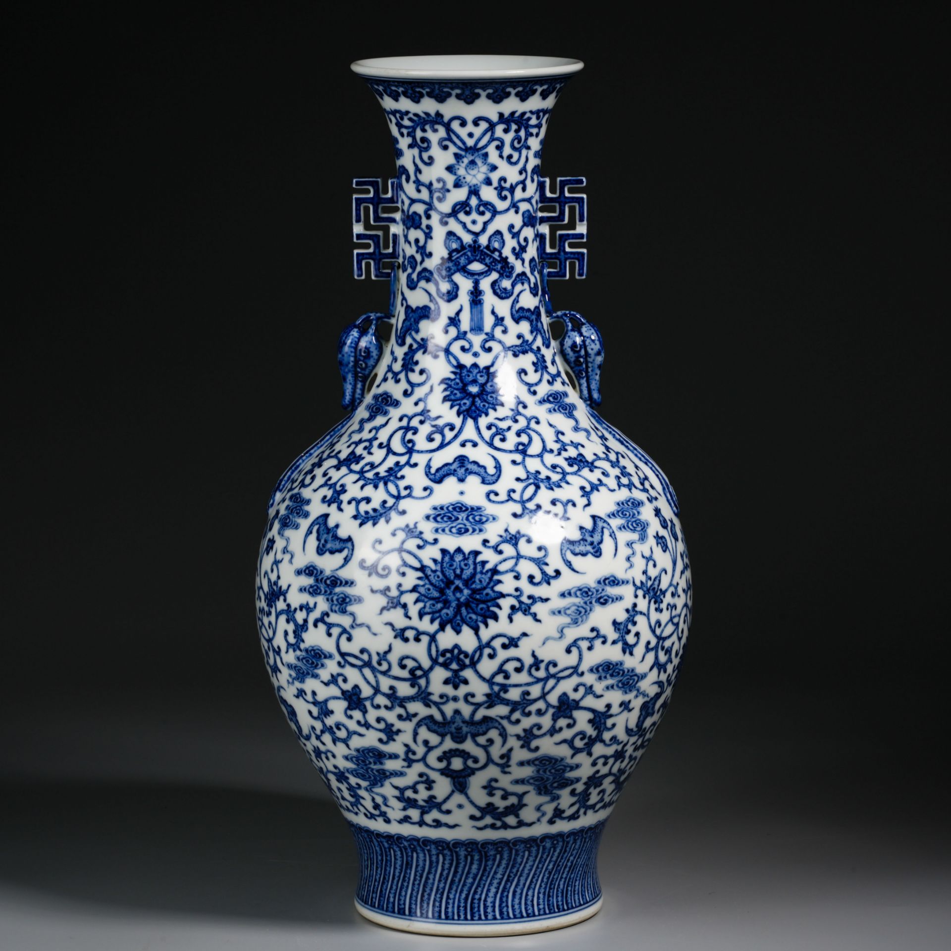 A Chinese Blue and White Lotus Scrolls Vase - Image 2 of 10