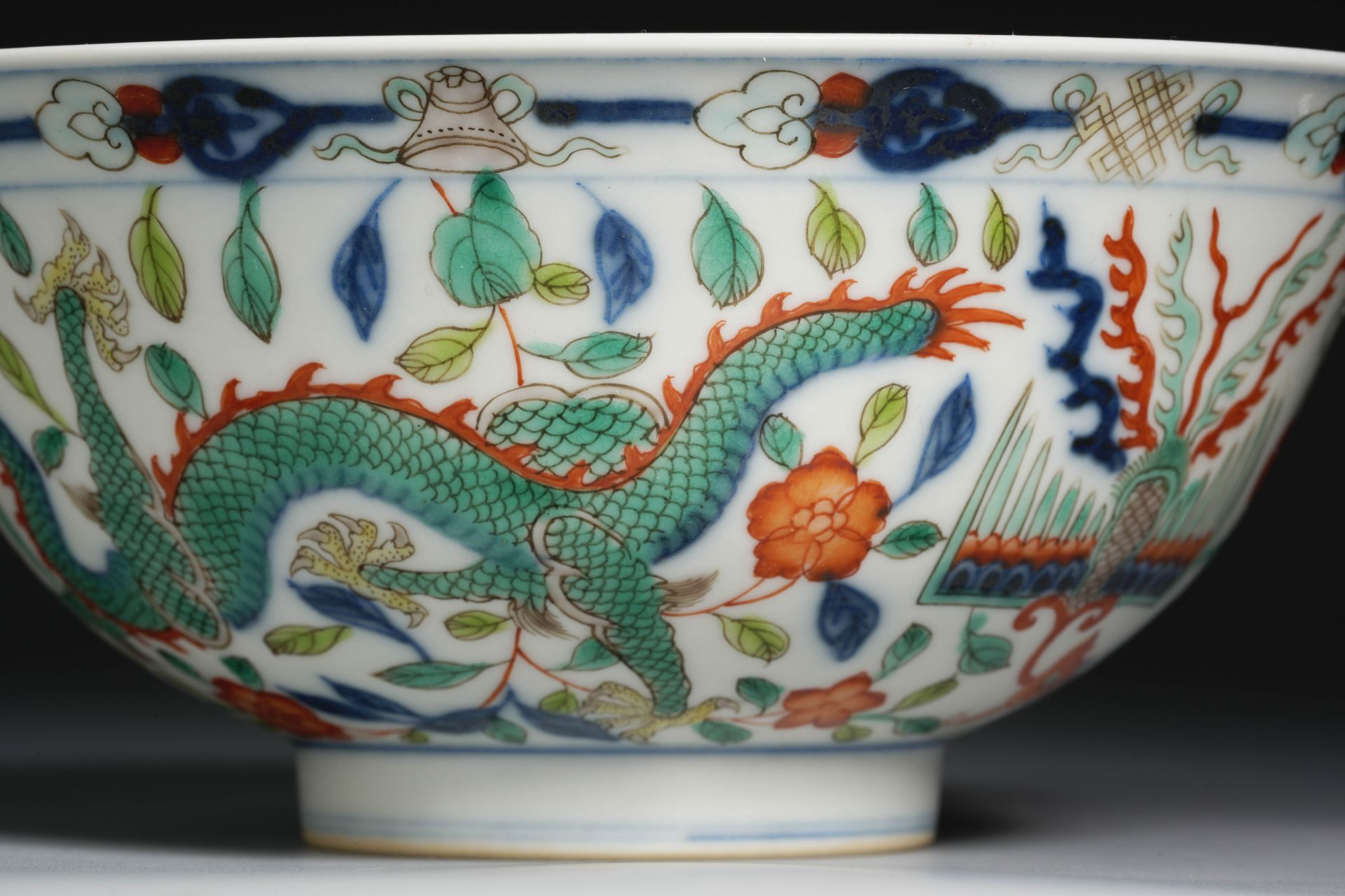 A Chinese Famille Verte Dragon and Phoenix Bowl - Image 6 of 14