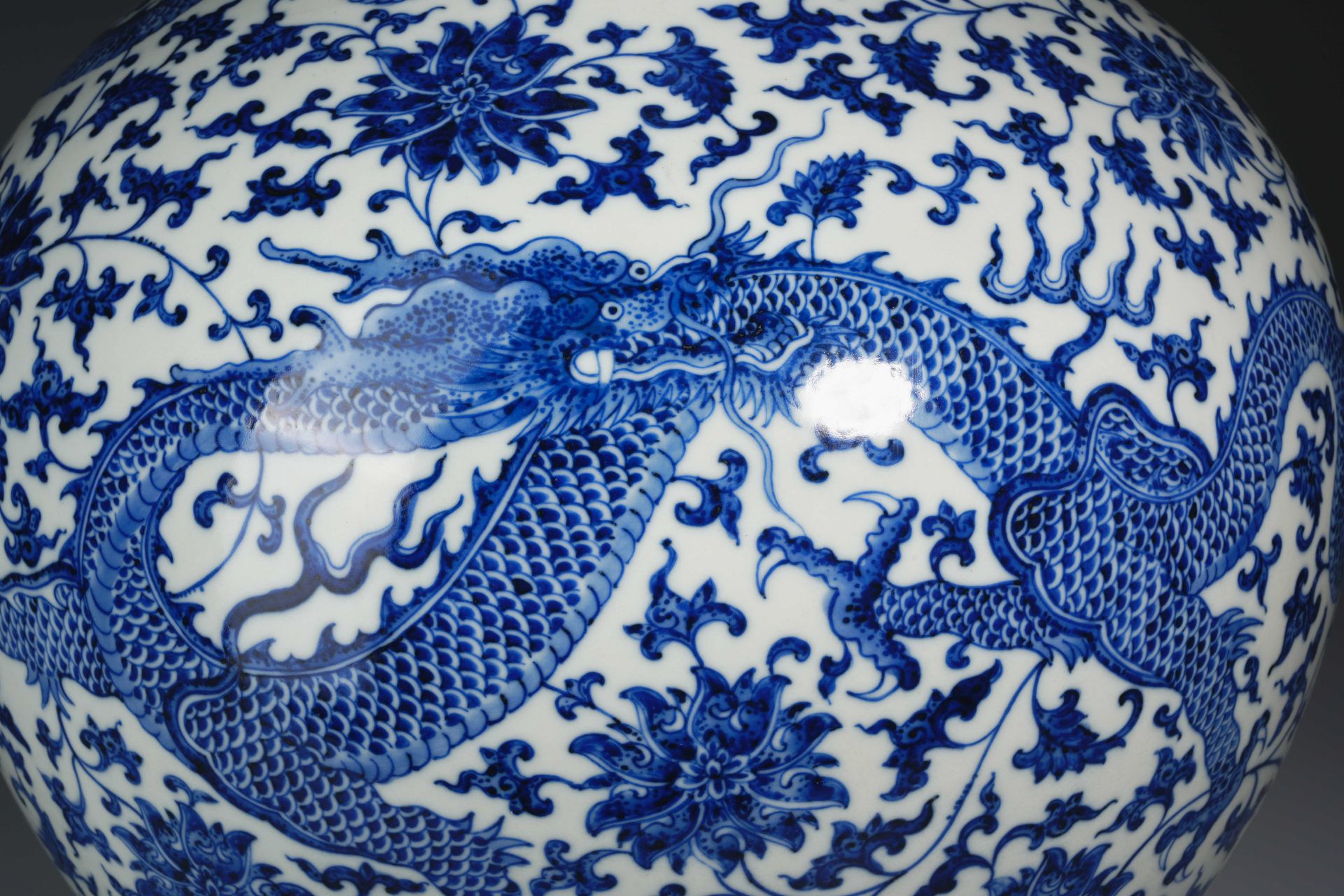 A Chinese Blue and White Dragon Globular Vase - Image 3 of 12