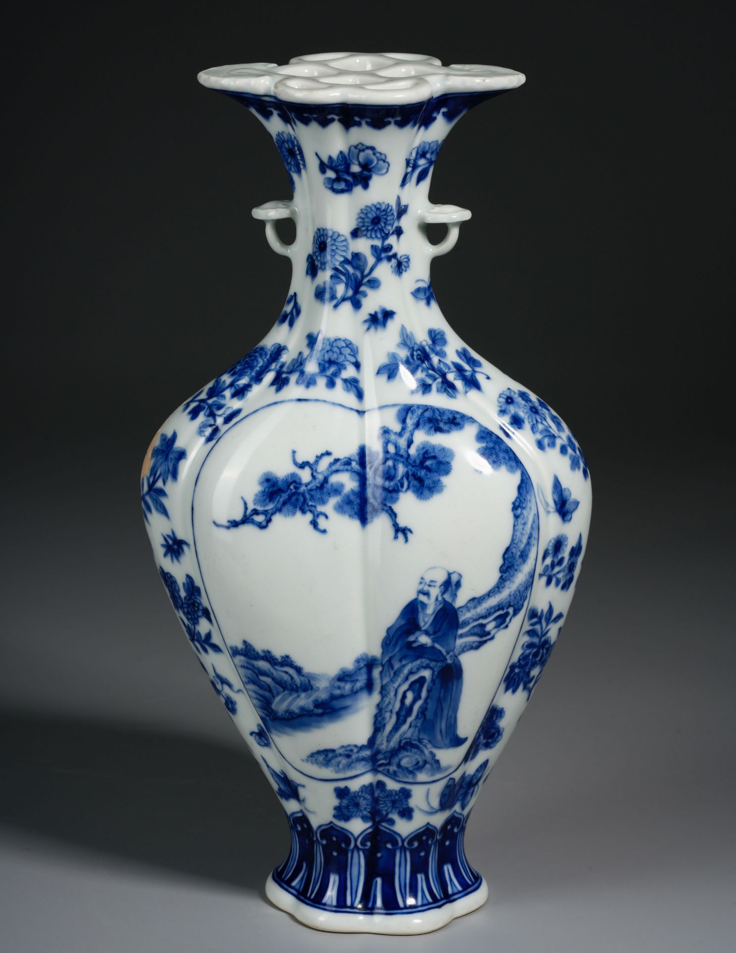 A Chinese Blue and White Figural Story Vase - Image 7 of 10